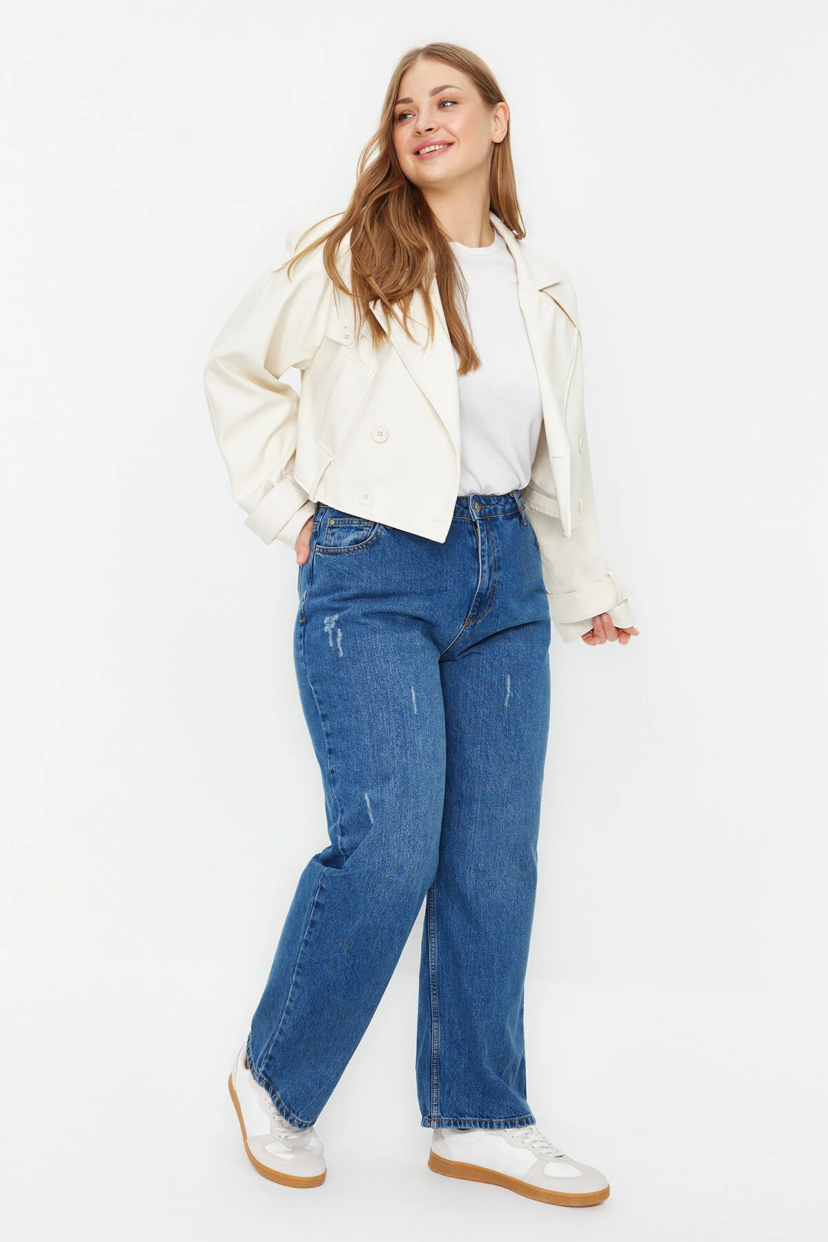 Trendyol Curve  Hellblaue, weit geschnittene Jeans mit hoher Taille TBBAW24CJ00069