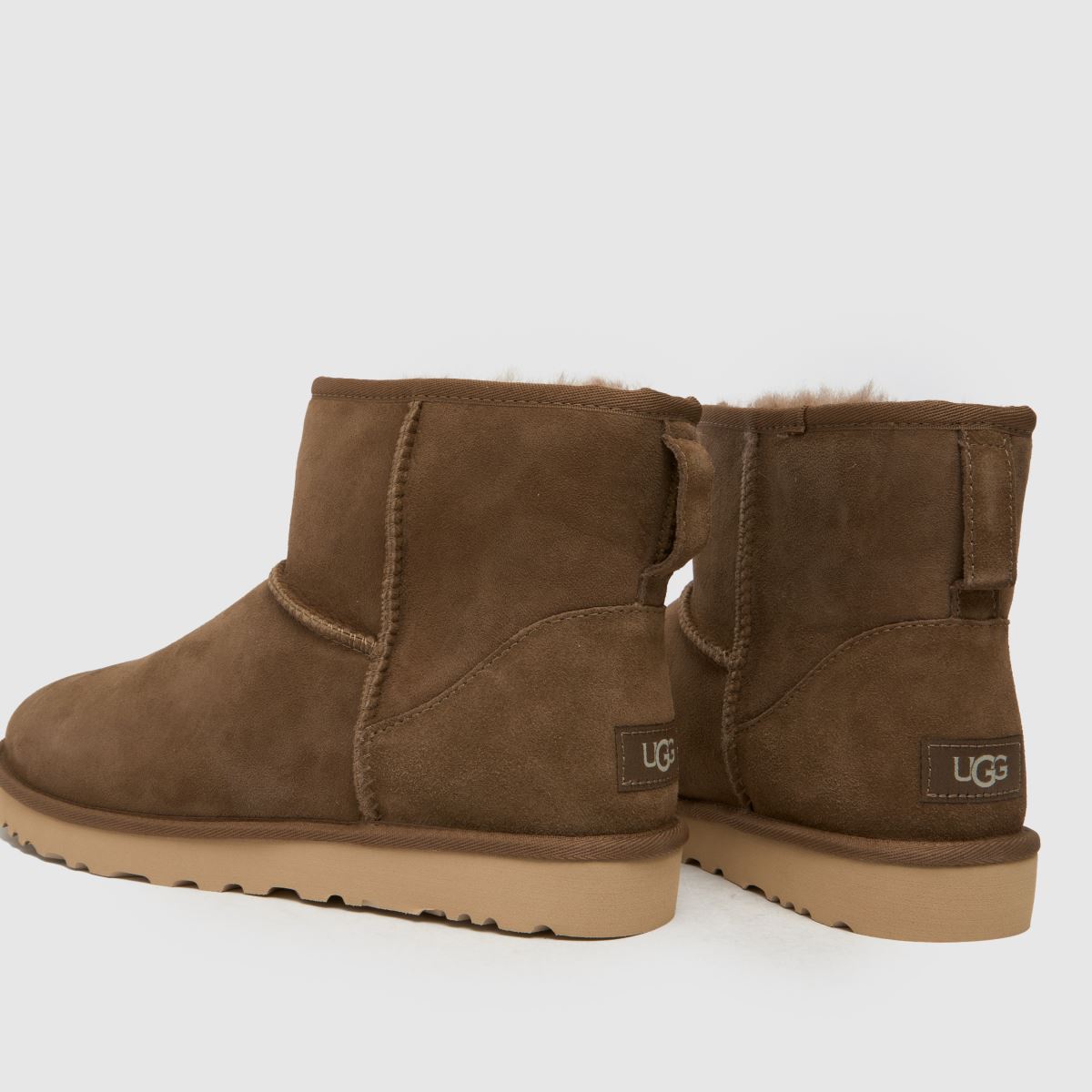 UGG klasszikus mini csizma hikorifából