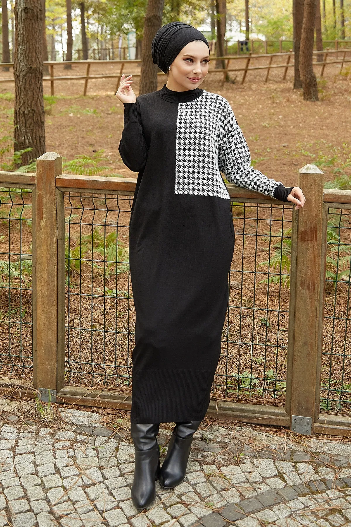 InStyle  Amelya Strickkleid mit Hahnentrittmuster und Ärmeln – Schwarz