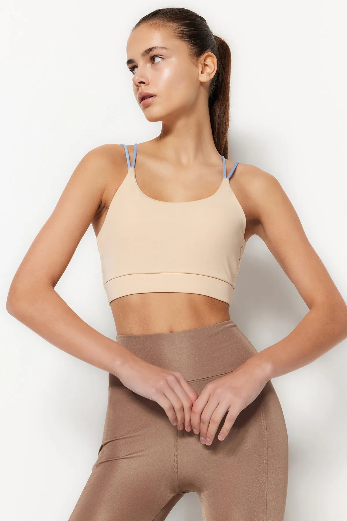 Trendyol Collection  Ecrufarbener Strick-Sport-BH mit Stütz-/Styling-Rücken und Seilträgern THMSS23SS00038