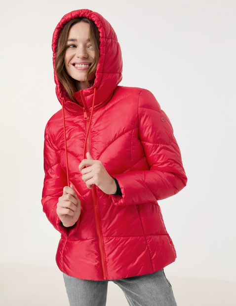 Taillierte Steppjacke mit Kapuze