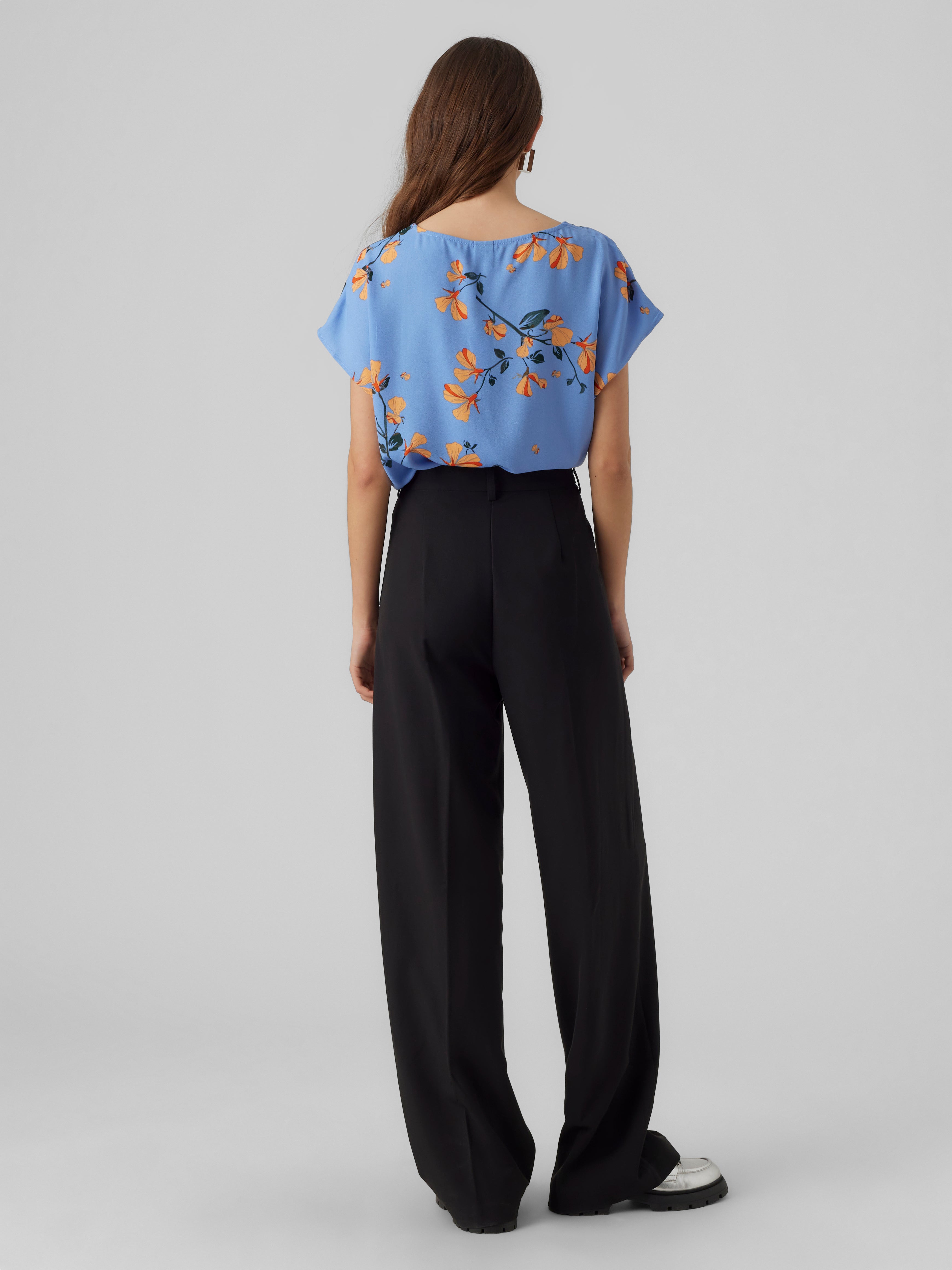 VMNEWHALLIE Top