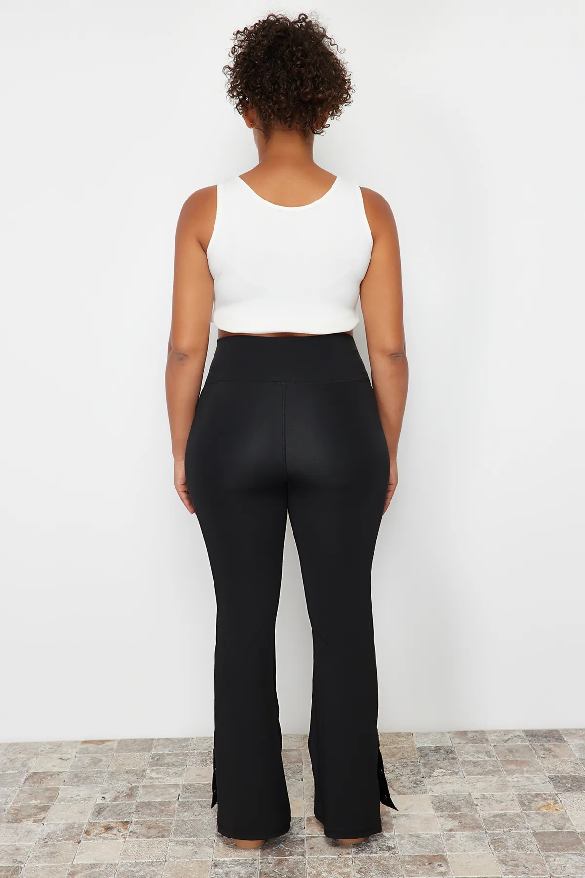 Trendyol Curve  Schwarze Recovery-Beinstollen, detaillierte spanische Bein-Sport-Leggings TBBSS24AJ00000