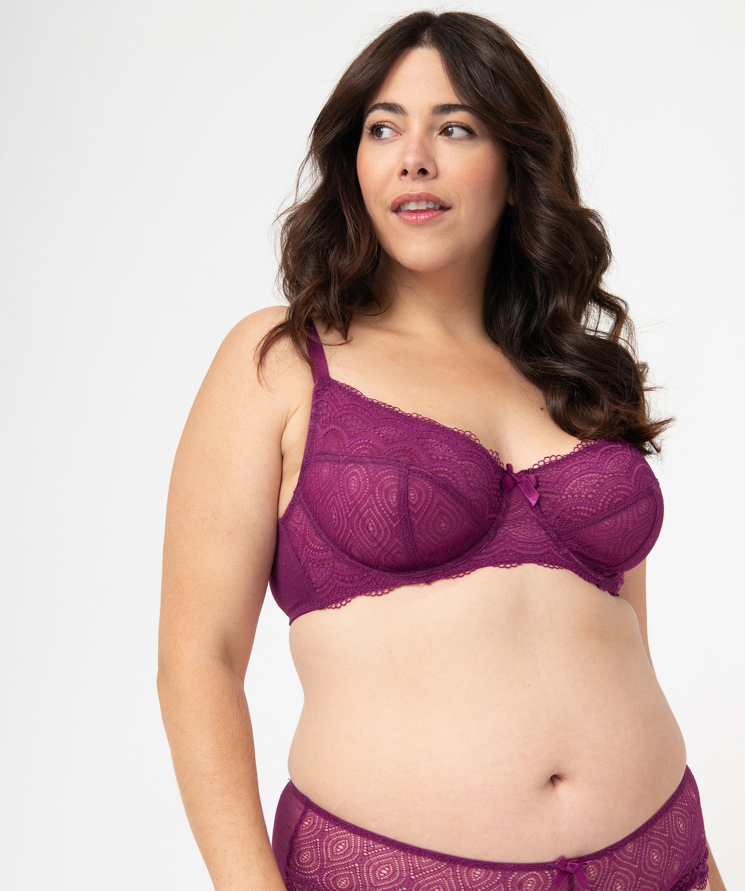 Soutien-gorge emboitant grande taille à armatures en dentelle violet | GEMO