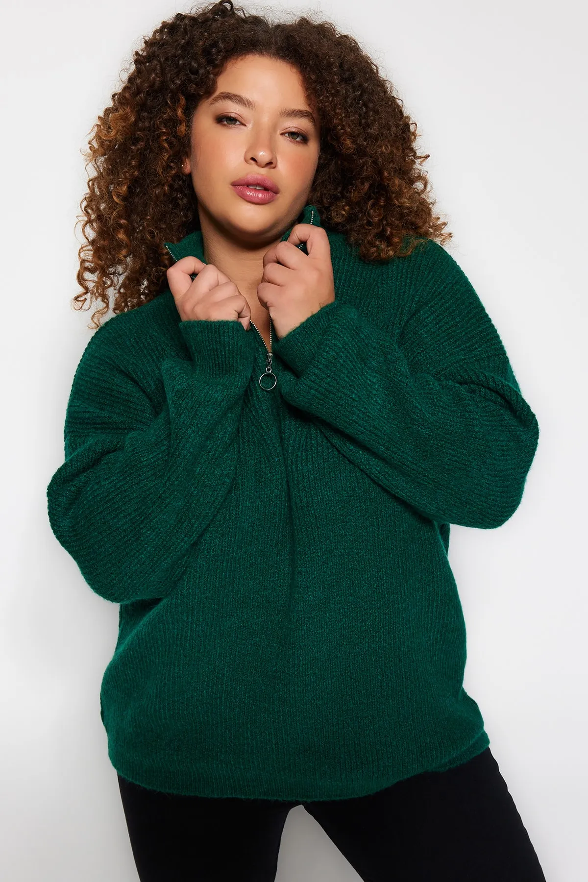 Trendyol Curve  Grüner Strickpullover mit Reißverschluss TBBAW24AN00054