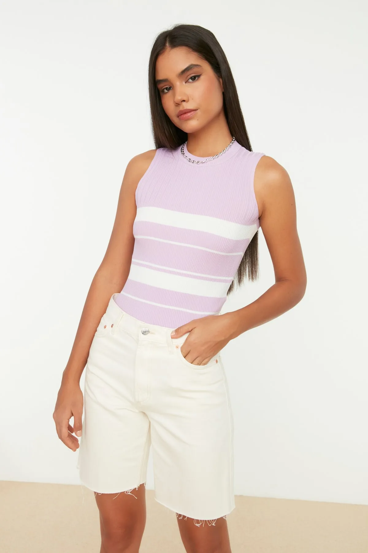 Trendyol Collection  Lila Strickbluse mit Rundhalsausschnitt TWOSS21BZ0370