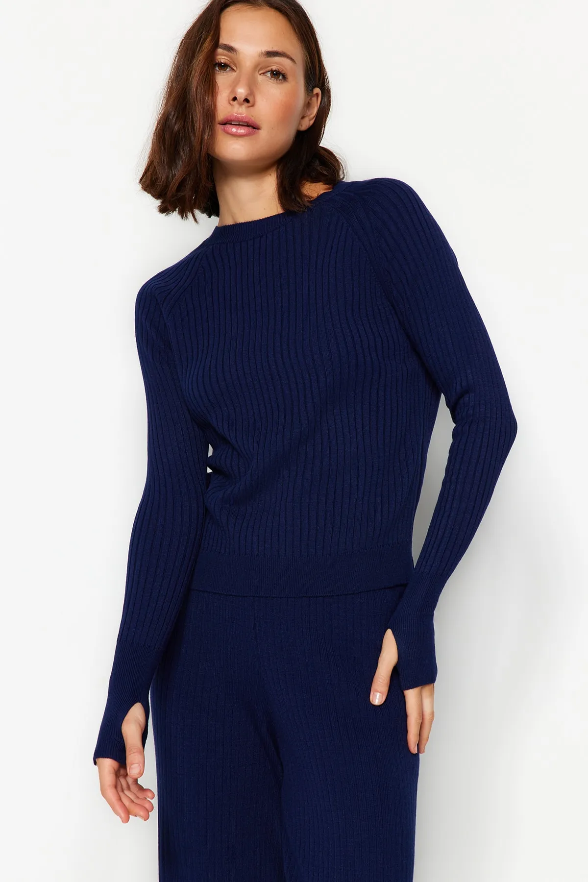 Trendyol Collection  Marineblaues Strickoberteil und -unterteil-Set mit Rundhalsausschnitt TWOAW24AU00032