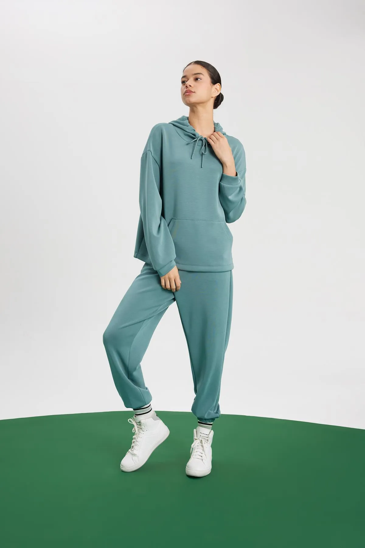 DeFacto  Passform Standard Fit Premium Jogginghose mit zwei Taschen und Jogger-Beinen B1794ax24sp