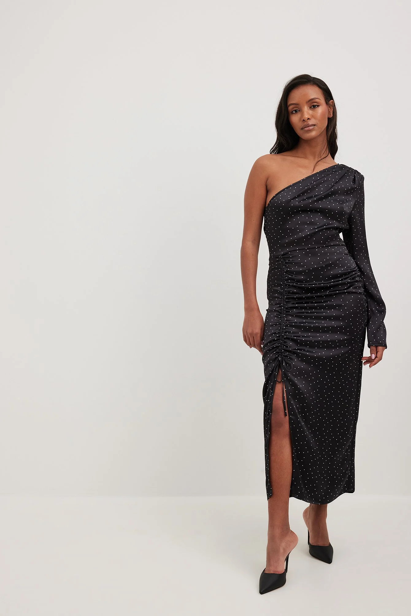 Einseitig schulterfreies Midikleid