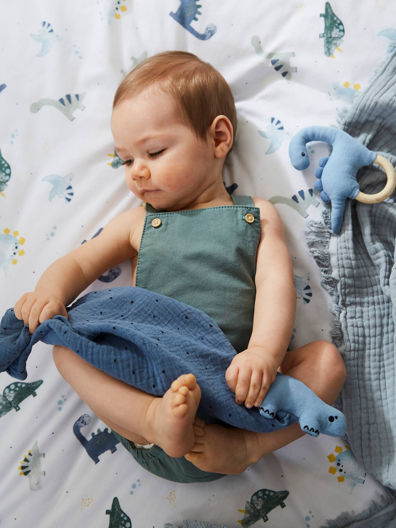 Doudou en gaze de coton + hochet en bois PETIT DINO multicolore