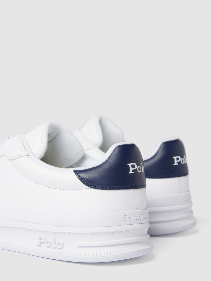 Sneaker mit Label-Print in weiß