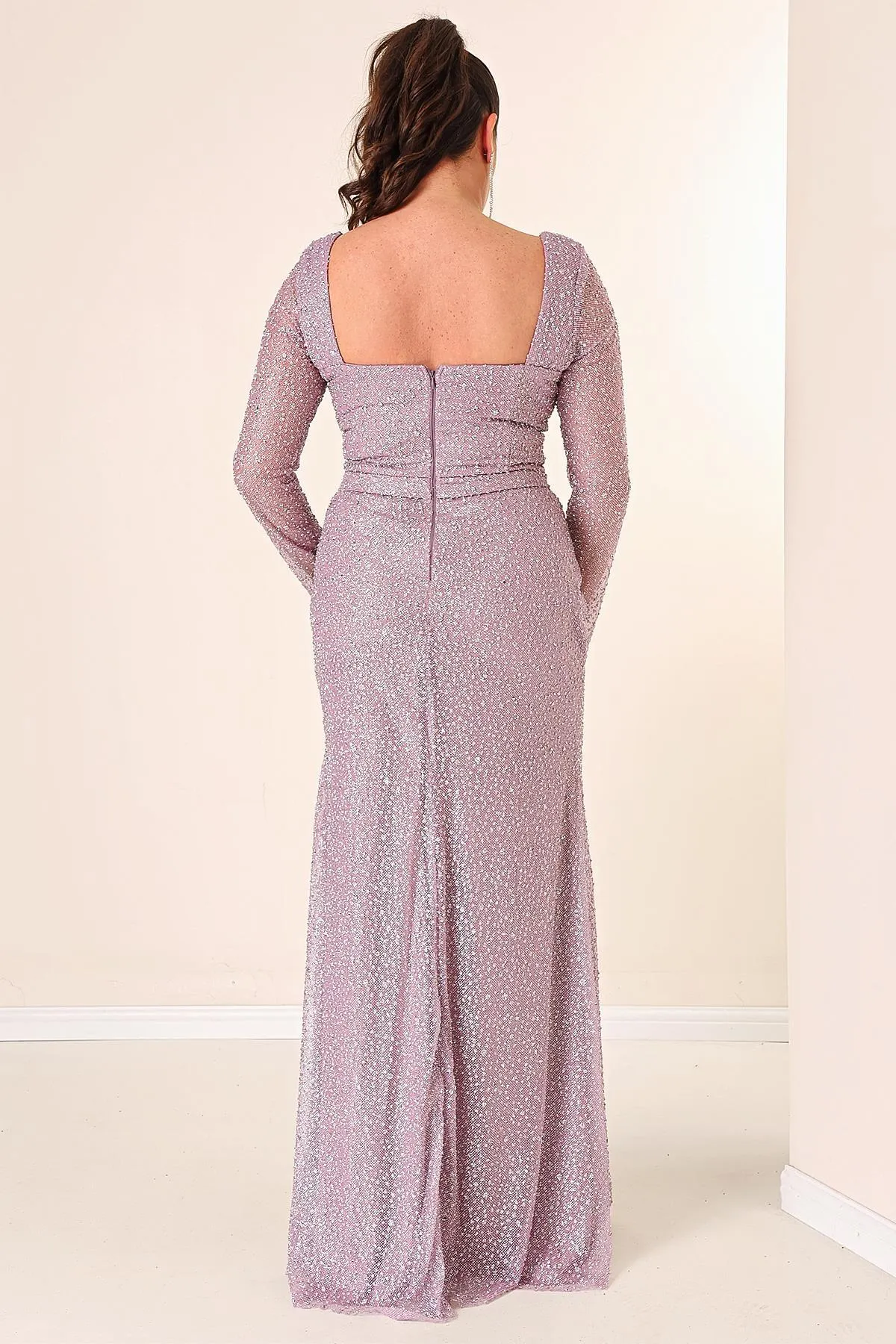 By Saygı  Langes Kleid mit quadratischem Ausschnitt und gefüttertem Schnitt mit Juwelen