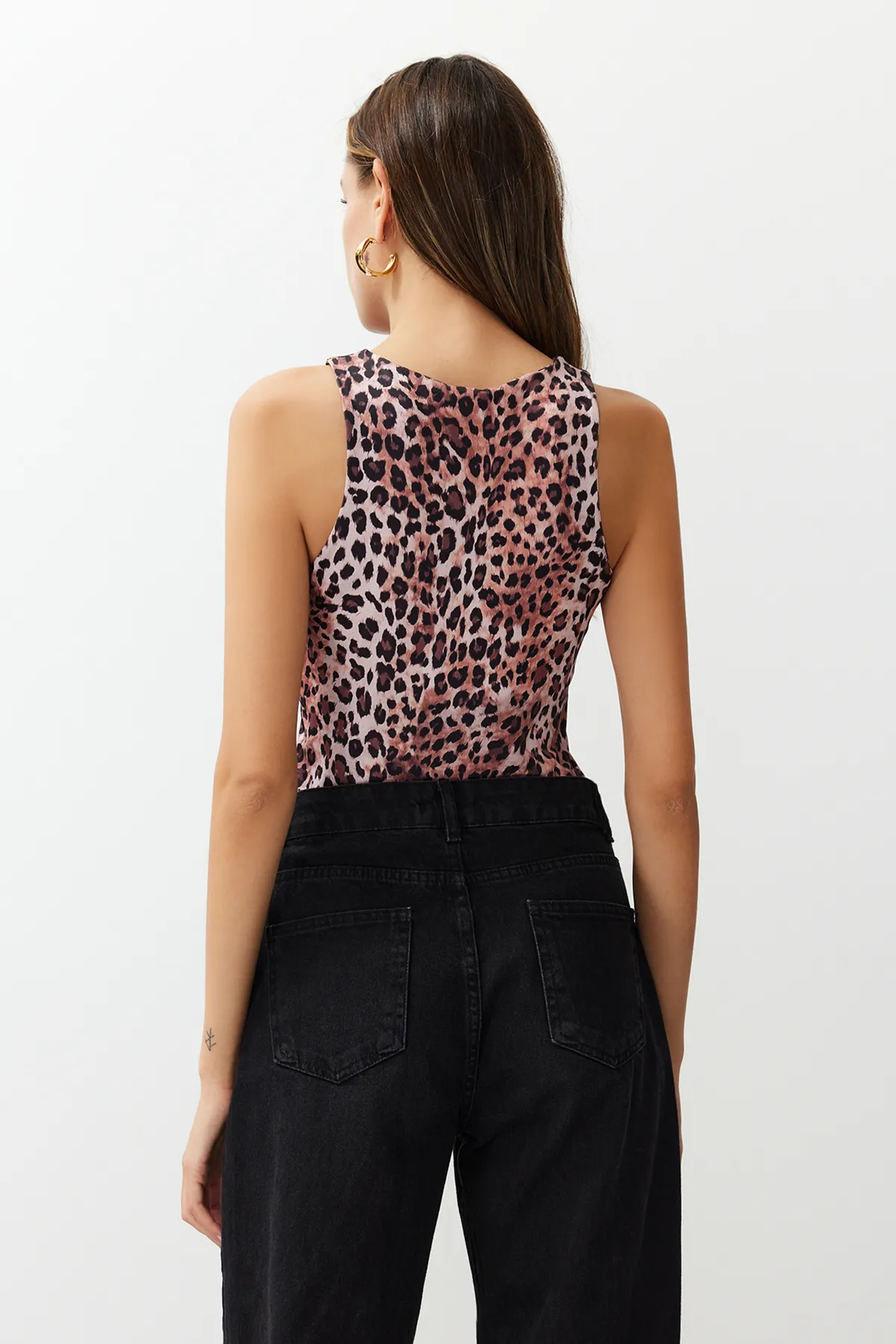 Trendyol Collection  Hellbrauner Neckholder-Body aus dehnbarem Strick mit Druckknöpfen und Leopardenmuster TWOSS20BD0044