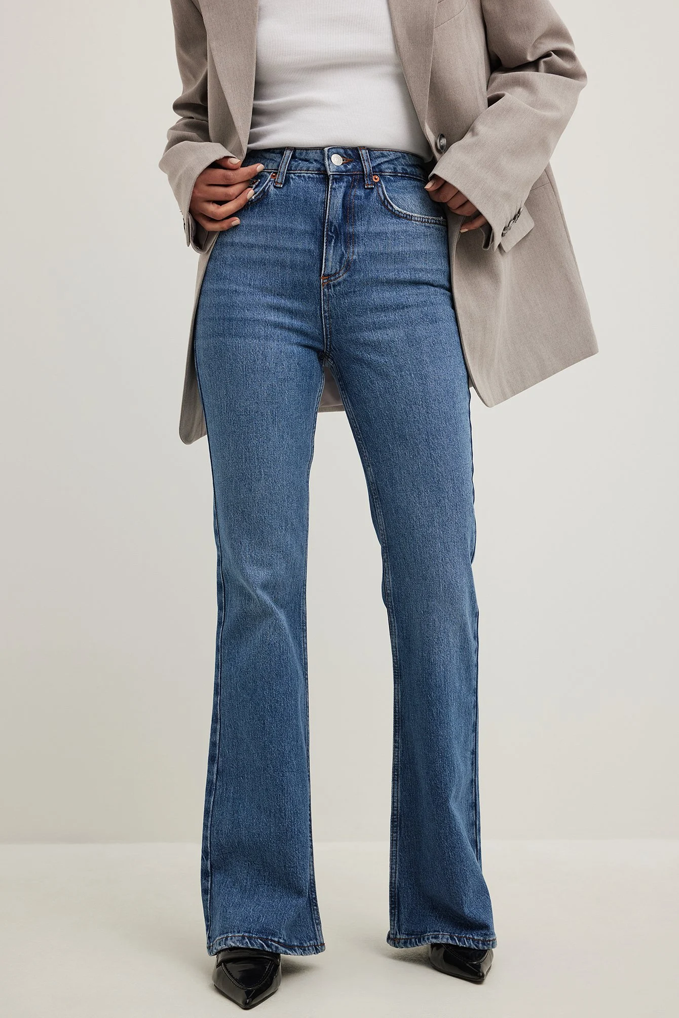 Ausgestellte Jeans mit hoher Taille