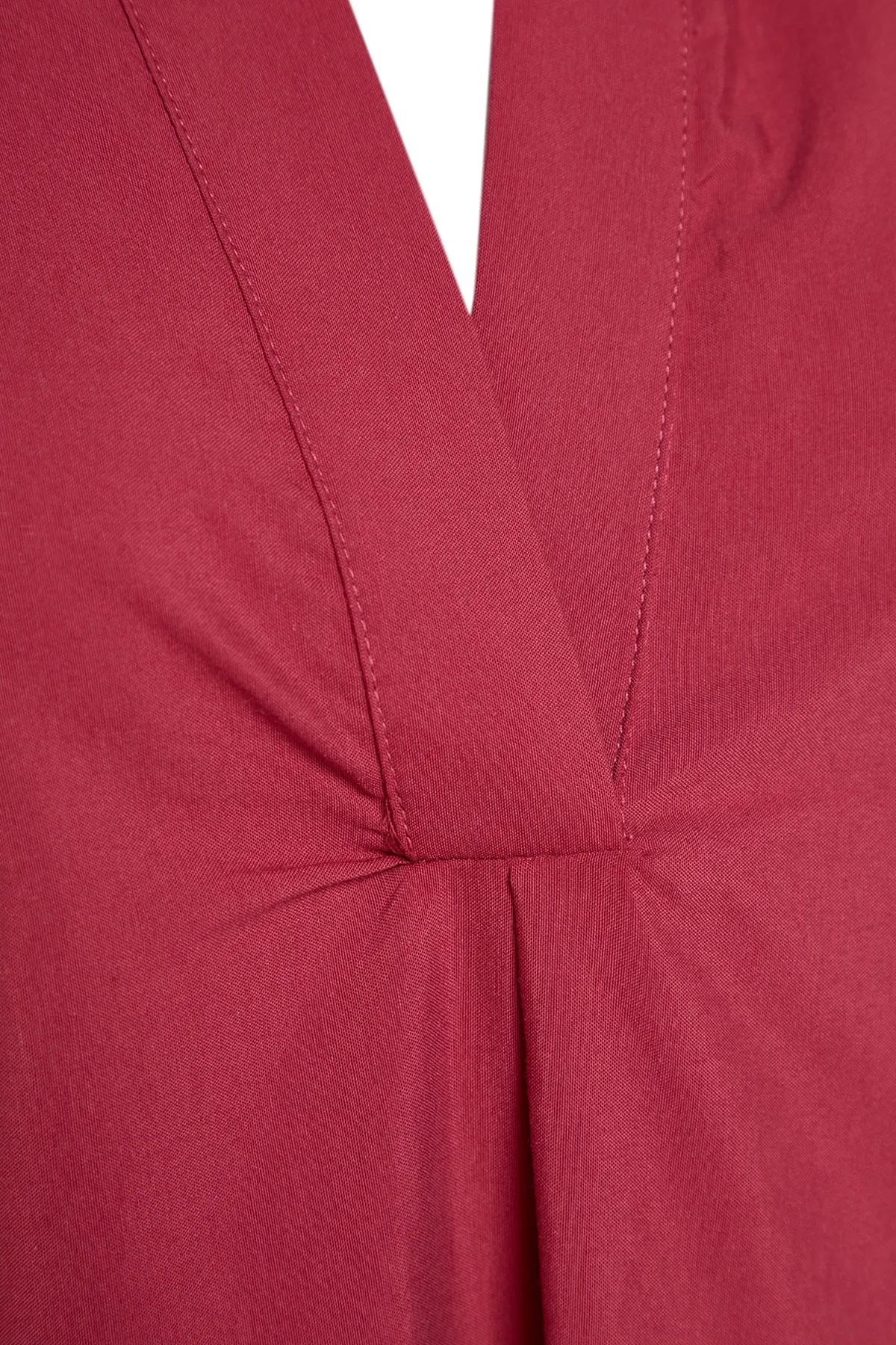 Trendyol Collection  Pflaumenfarbenes Midi-Strandkleid mit gewebtem Schlitz TBESS21EL3847