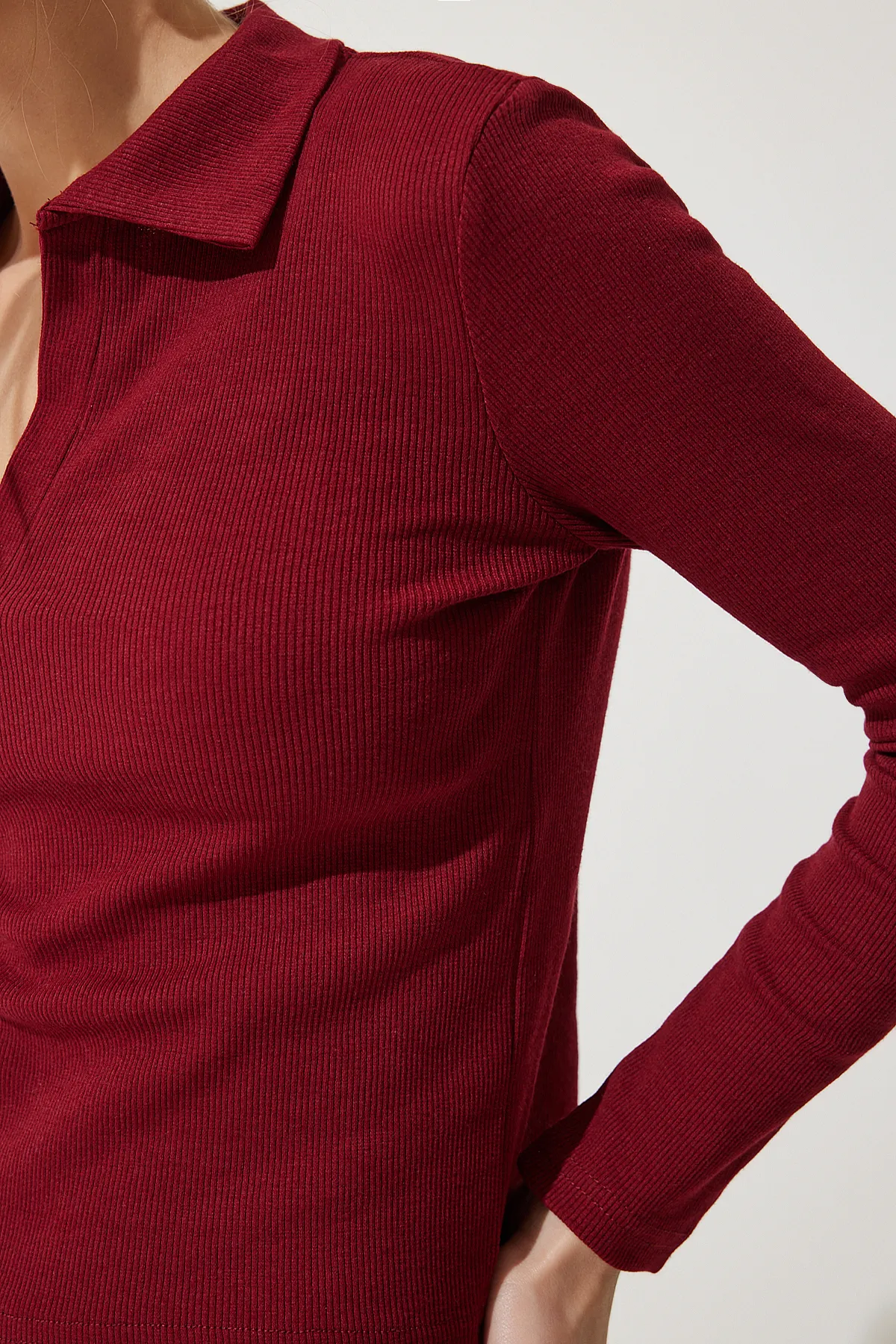 Happiness İstanbul  Burgunderrote schnurgebundene Strickbluse mit Polokragen für Damen GT00111