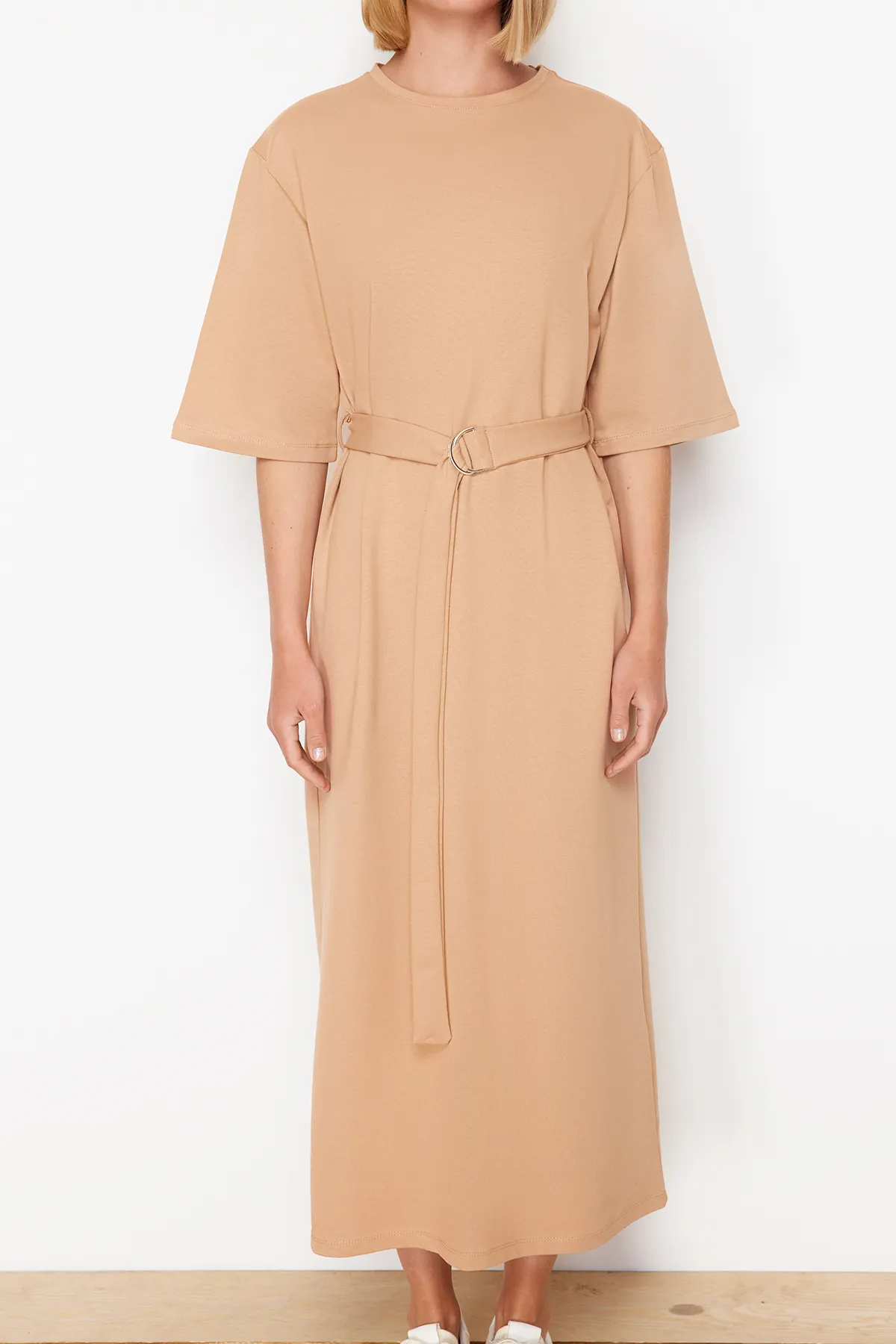 Trendyol Modest  Beiges ungefüttertes, schlichtes 2-fädiges Hijab-Kleid aus Strick TCTSS24EB00108
