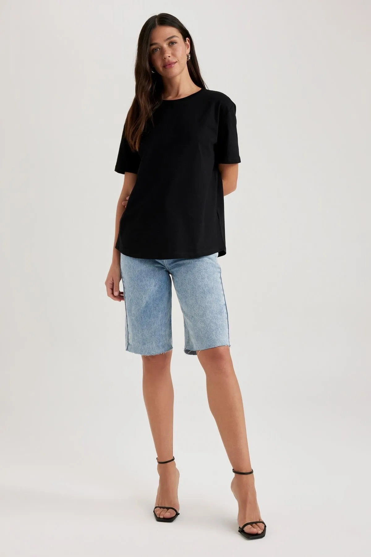 DeFacto  Kurzarm-T-Shirt mit normaler Passform und Rundhalsausschnitt