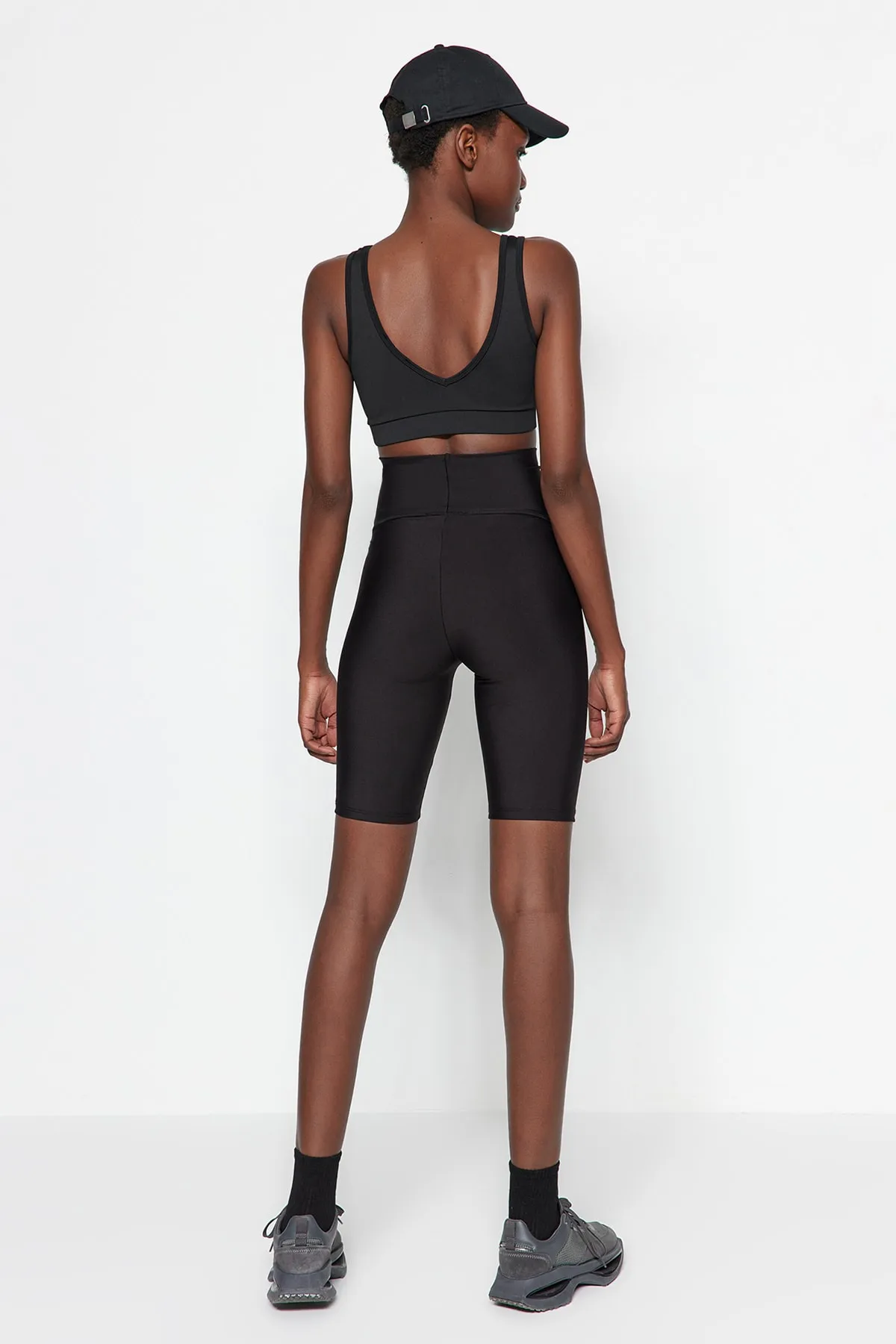 Trendyol Collection  Schwarze Restorer-Strick-Sport-Biker-/Radfahrer-/Kurz-Leggings THMSS23TY00021