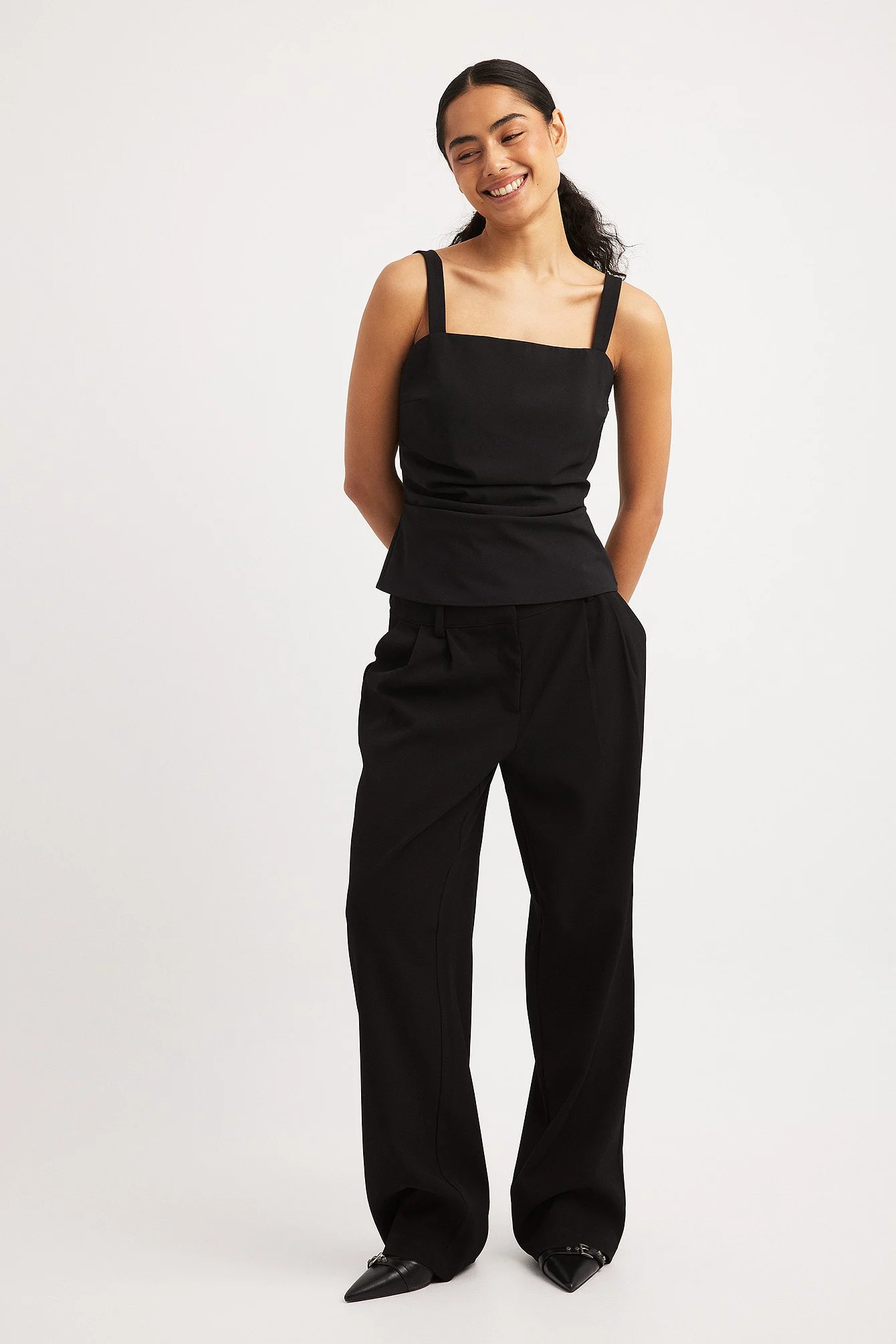 Tailliertes Singlet mit Rüschen