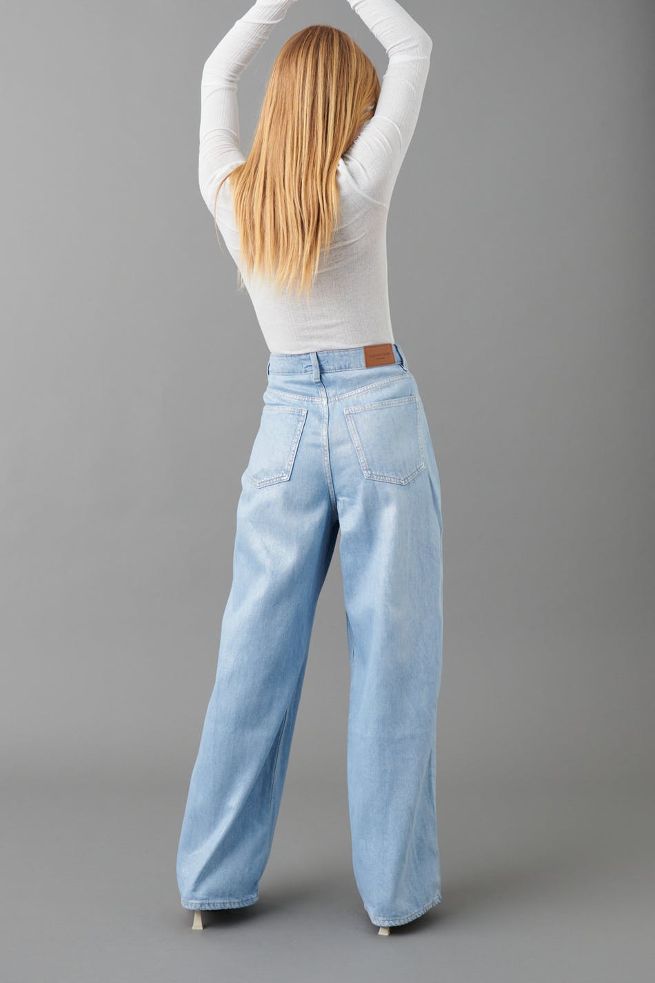 Shiny oversized jeans