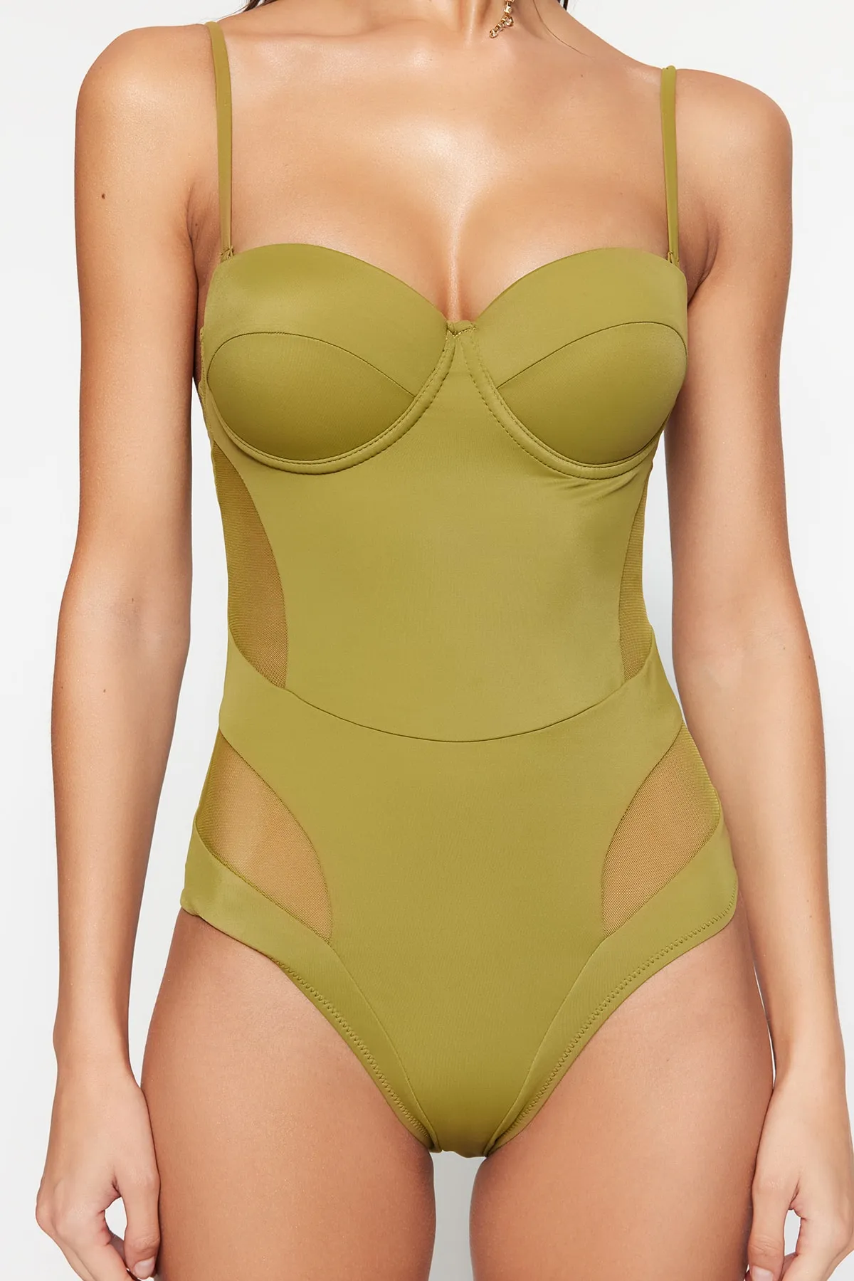 Trendyol Collection  Grüner, regelmäßiger Badeanzug mit Balconette-Mesh-Detail und Details TBESS20MA0046