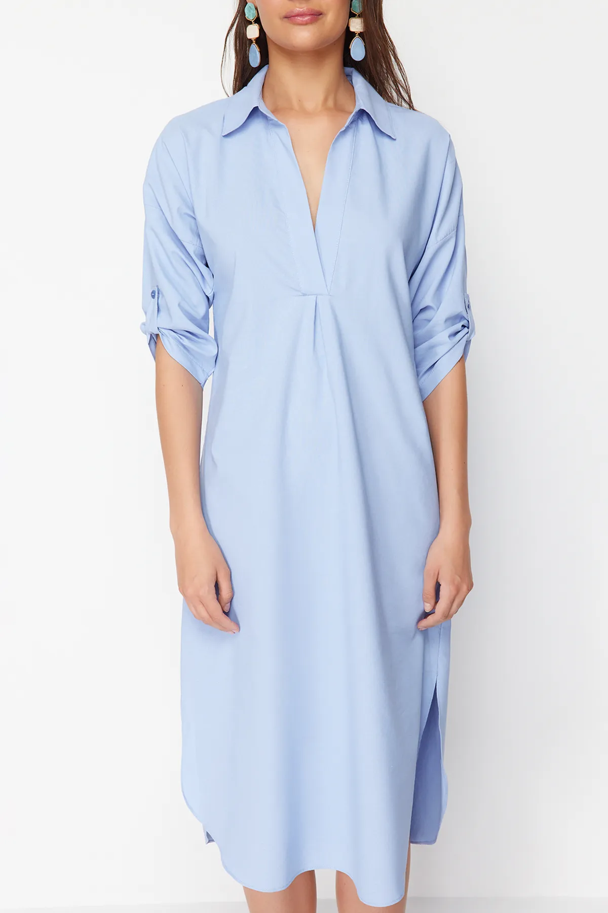 Trendyol Collection  Blaues gewebtes Midi-Strandkleid mit Schlitz TBESS21EL3847