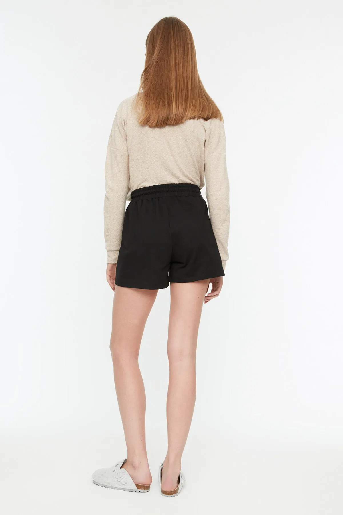 Trendyol Collection  Schwarze gestrickte Shorts aus Baumwolle mit Waffelmuster und Bermuda TWOSS21SR0179