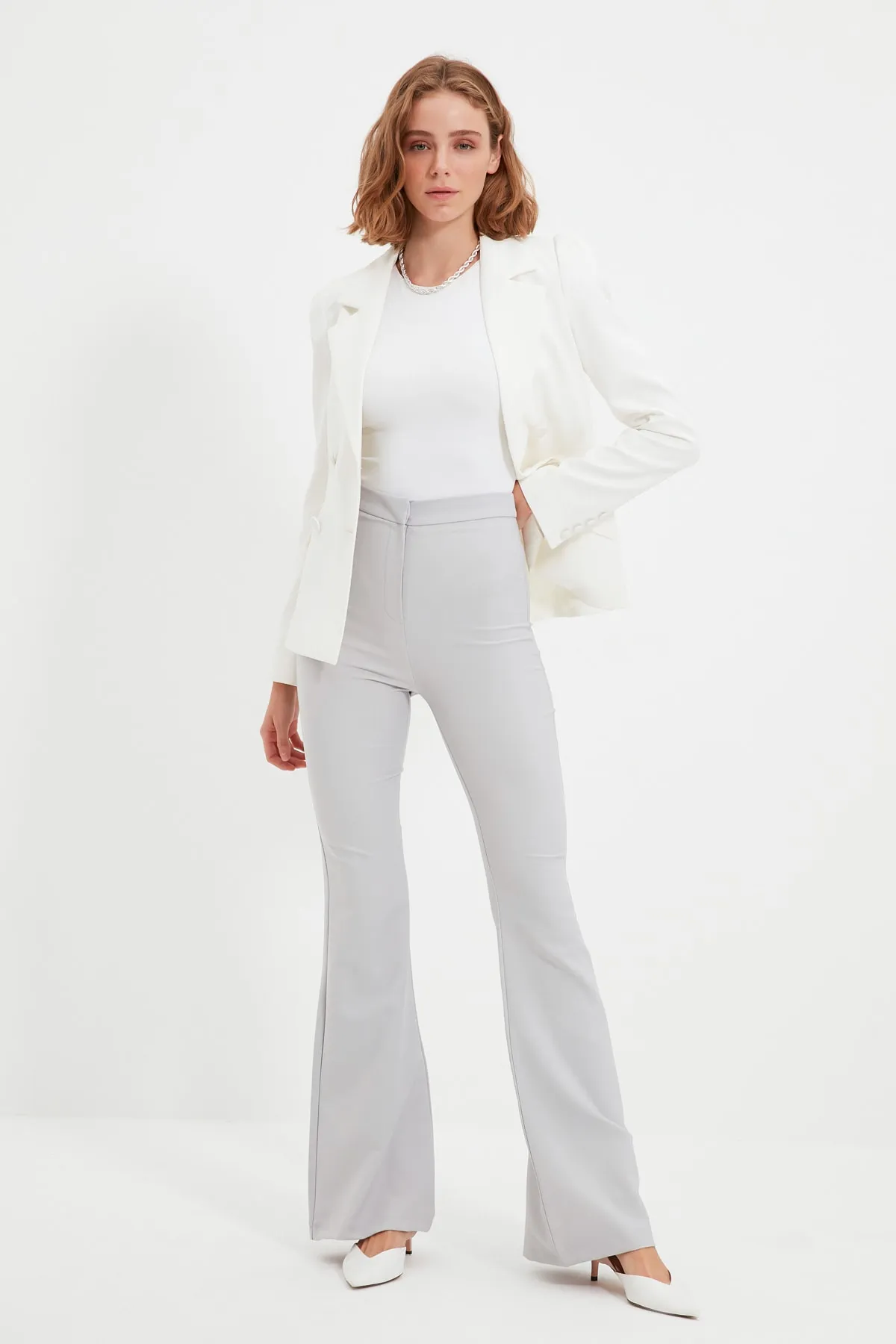 Trendyol Collection  Graue Schlaghose aus Webstoff TOFAW19BB0581