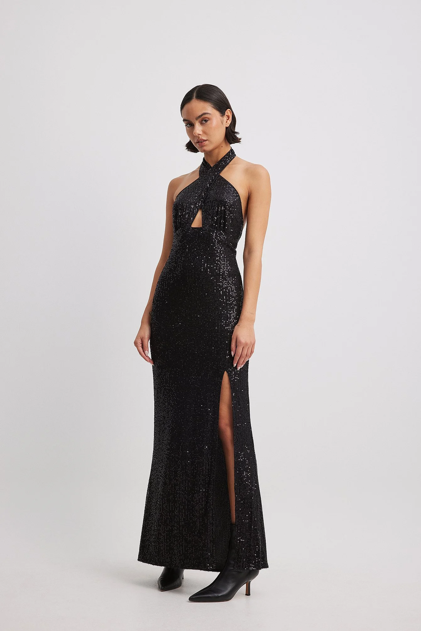 Kleid mit Neckholder-Ausschnitt und Keyholedetail