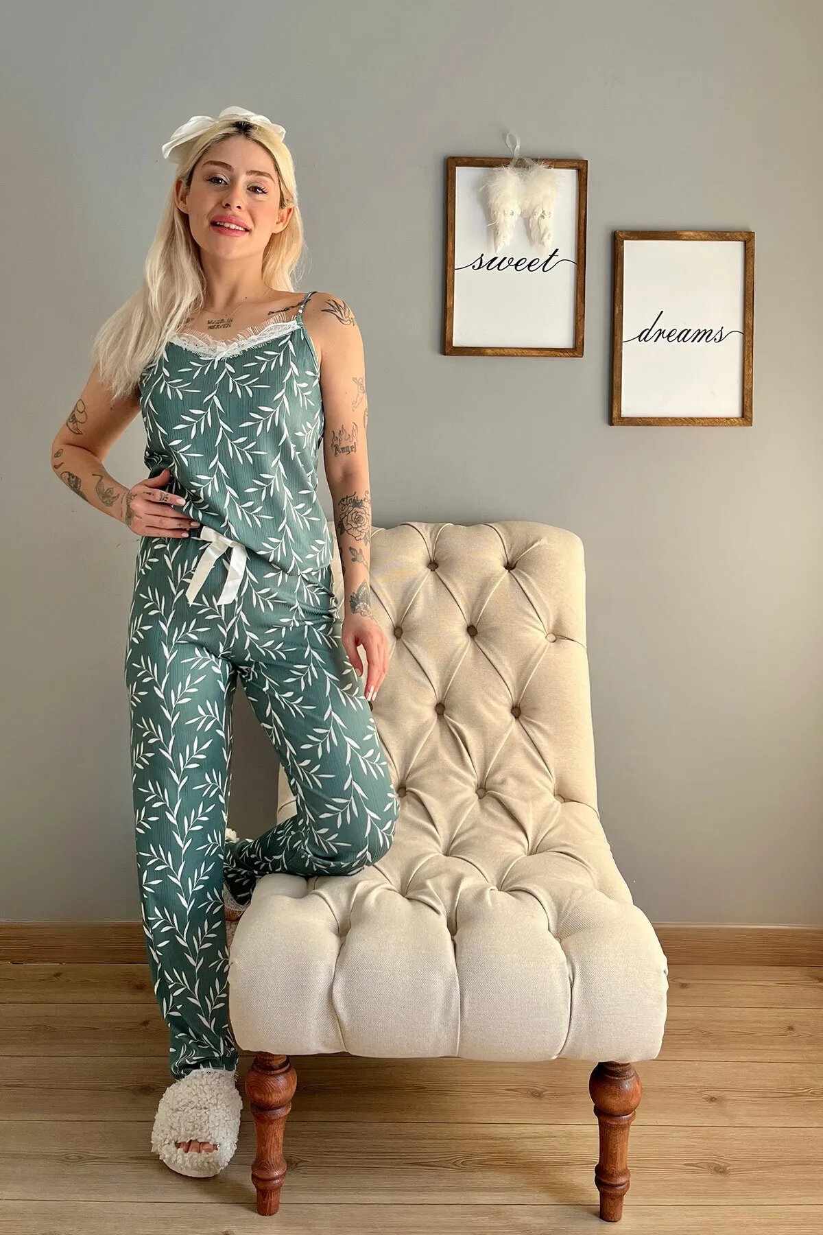 Pijamaevi  Gestricktes Damen-Pyjama-Set aus grünem Olivenzweig mit Spitze und Seilriemen