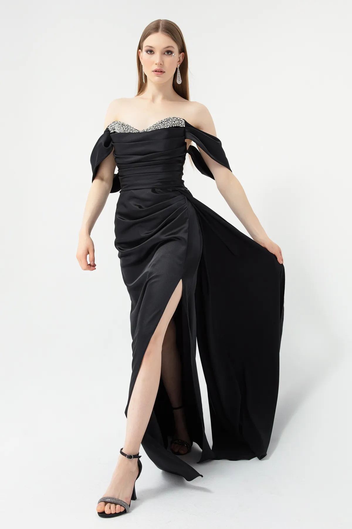 Lafaba  Schwarzes langes Satin-Abendkleid für Damen mit U-Boot-Ausschnitt und Schlitz