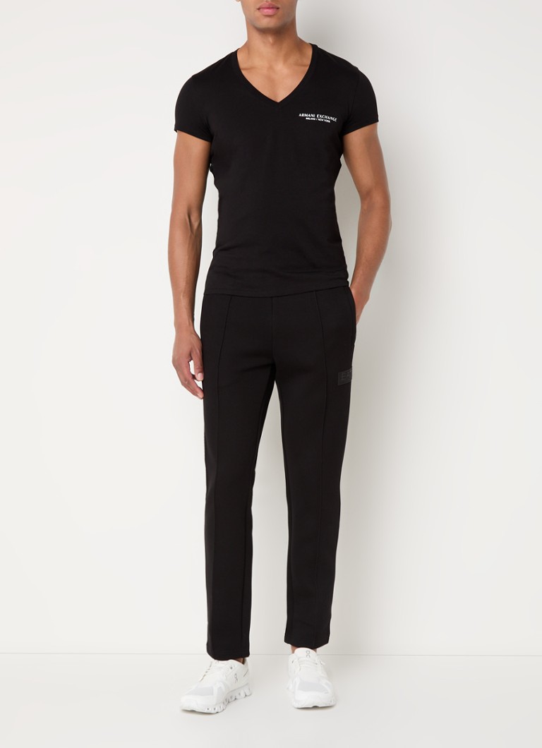Pantaloni de trening slim fit de la Emporio Armani, cu logo și buzunare laterale.