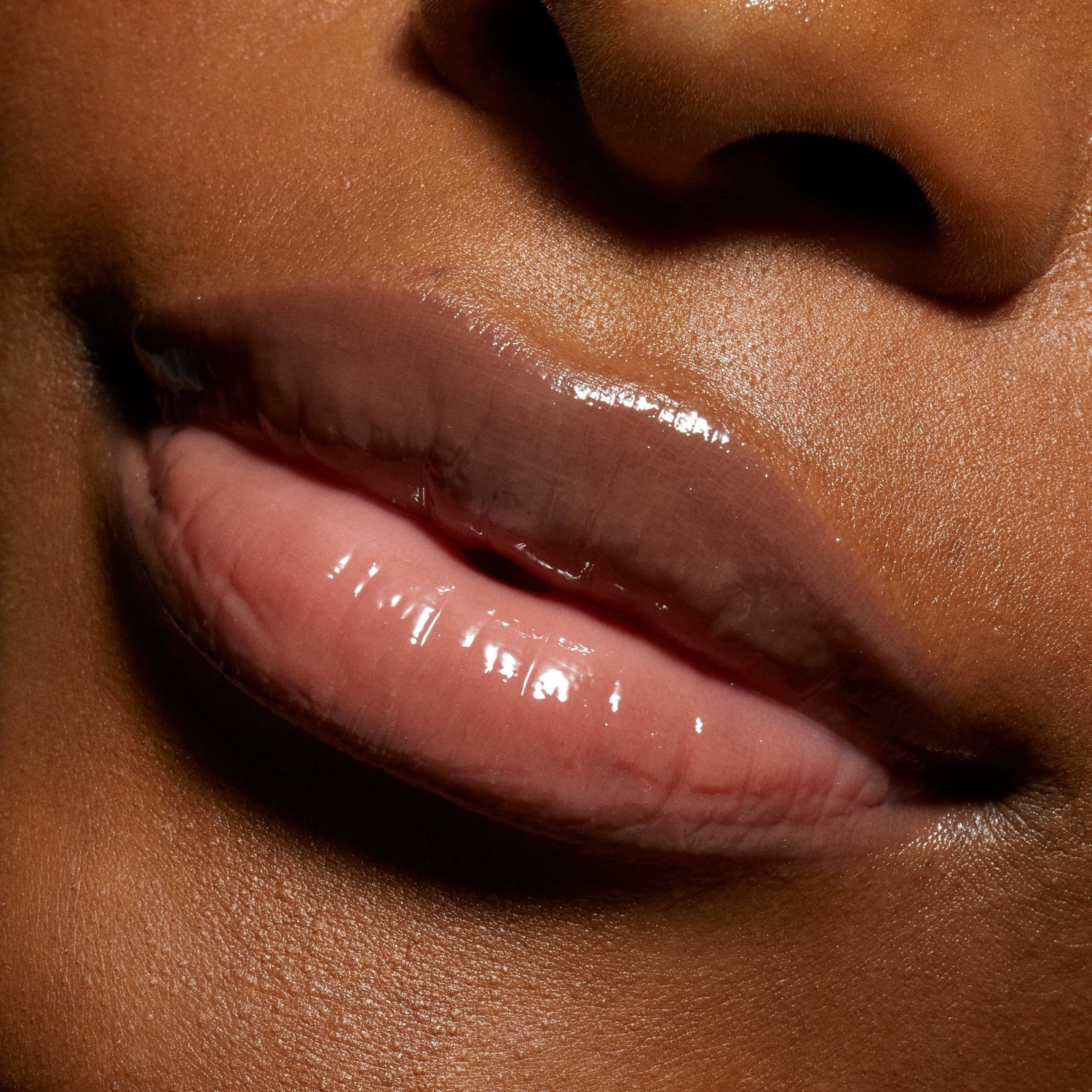 Błyszczyk do ust Supple Kiss Lip Glaze marki KYLIE COSMETICS