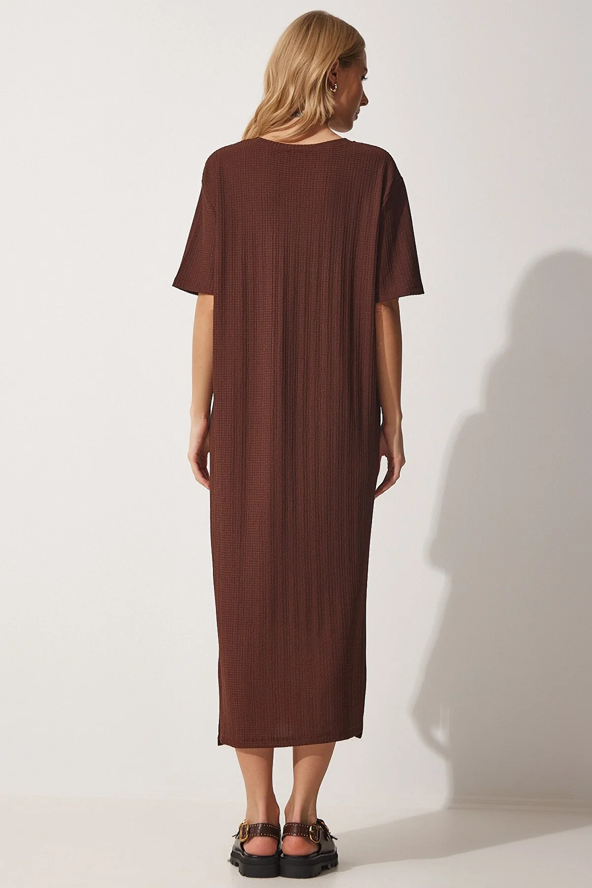 Happiness İstanbul  Braunes, lockeres, langes, tägliches Sommer-Strickkleid für Damen DZ00076