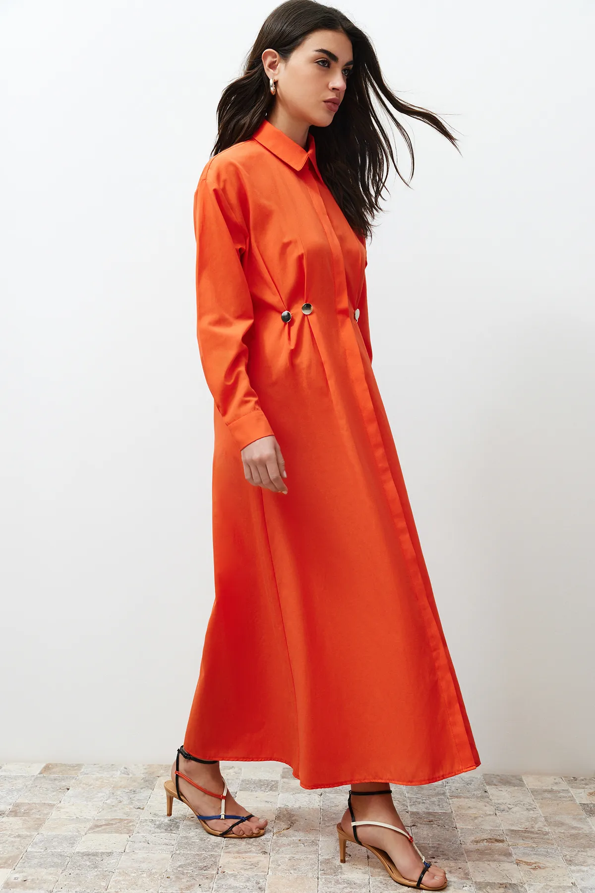 Trendyol Modest  Gefliestes Taillen-Accessoire, detailliertes gewebtes Hemdkleid TCTSS24EB00142