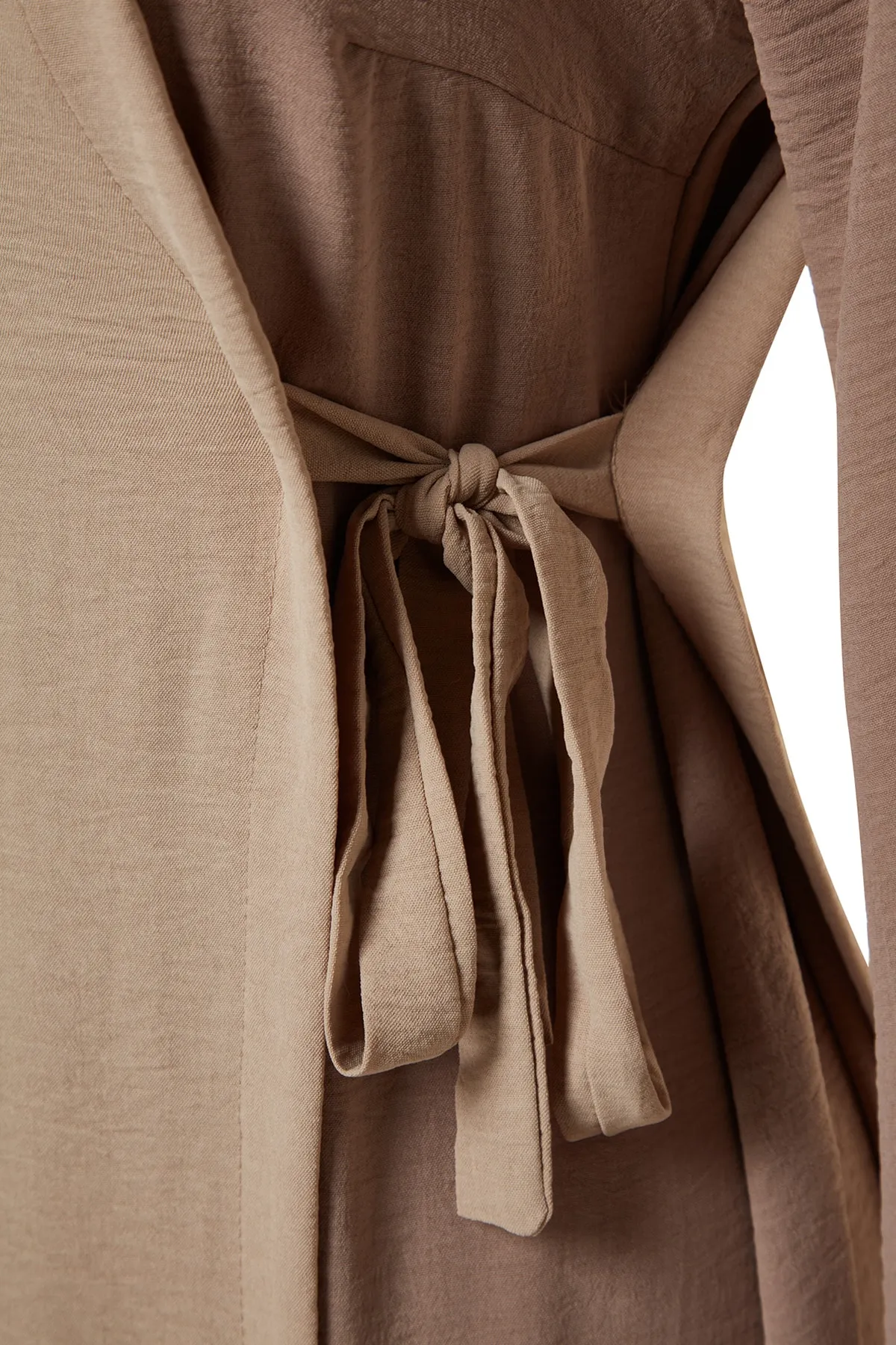 Trendyol Modest  Braunes Aerobin-Gewebtes Kleid mit Blockfarben und Taillenschnürung TCTSS23EB00106