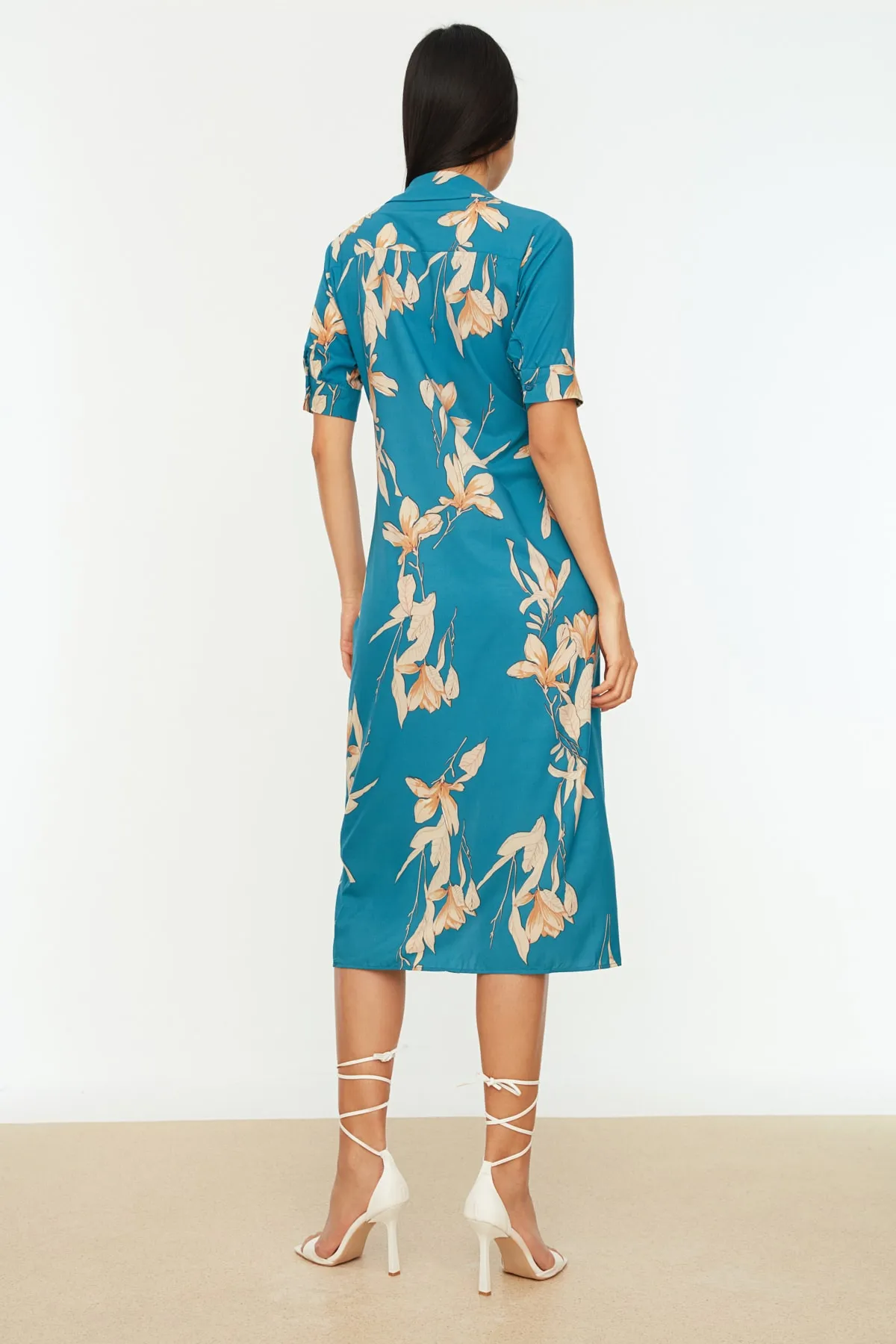 Trendyol Collection  Mehrfarbiges, detailliertes, gewebtes Hemdkleid mit Raffungen TWOSS21EL1018