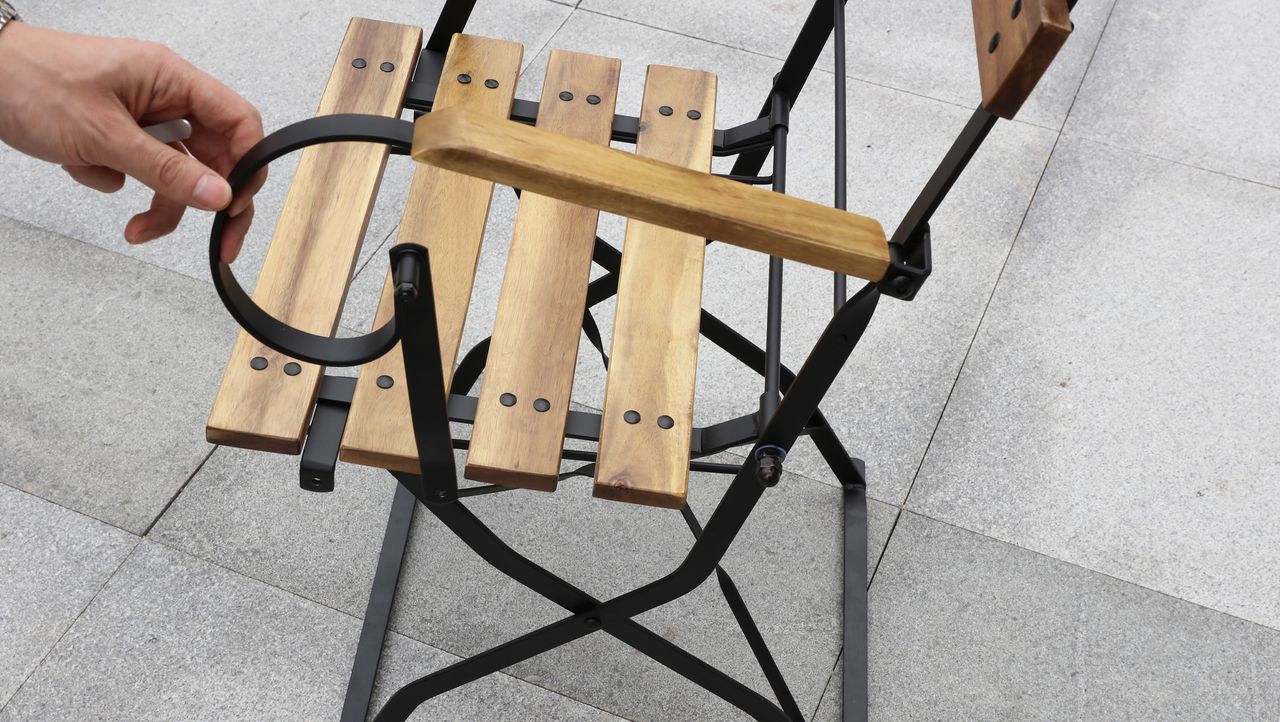 HC Garten & Freizeit Bistroset Outdoor-Klappstuhl-Set 3tlg., 2-Sitzer mit 2 Streben aus Akazienholz