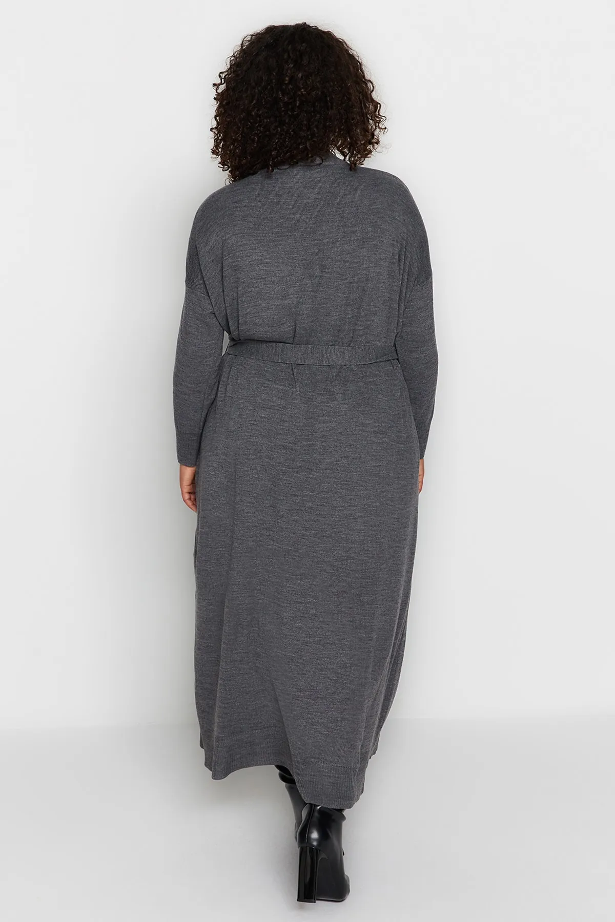 Trendyol Curve  Kamelfarbenes 2-teiliges Strick-Cardigan-Kleid