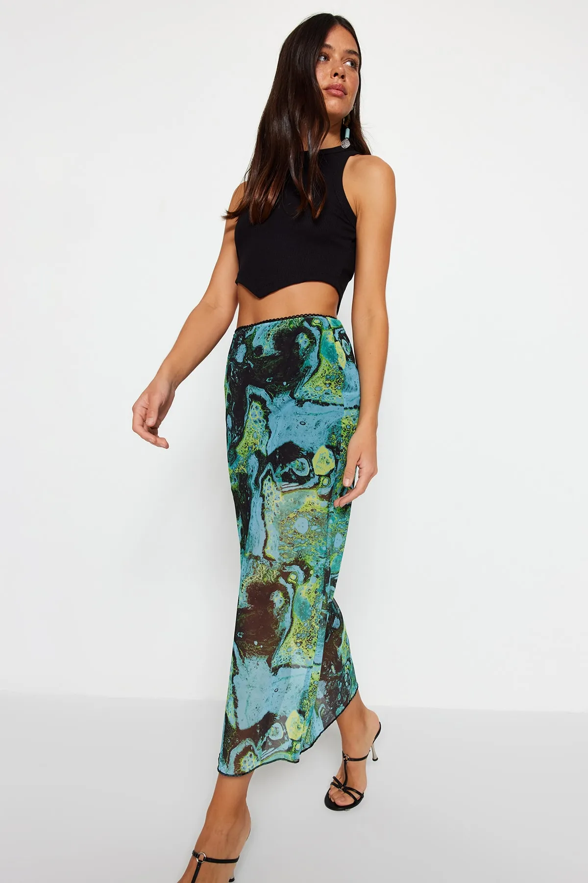 Trendyol Collection  Blau gemusterter Maxi-Rock aus Tüll mit Spitzendetail und Stretch-Strick TWOSS23ET00369