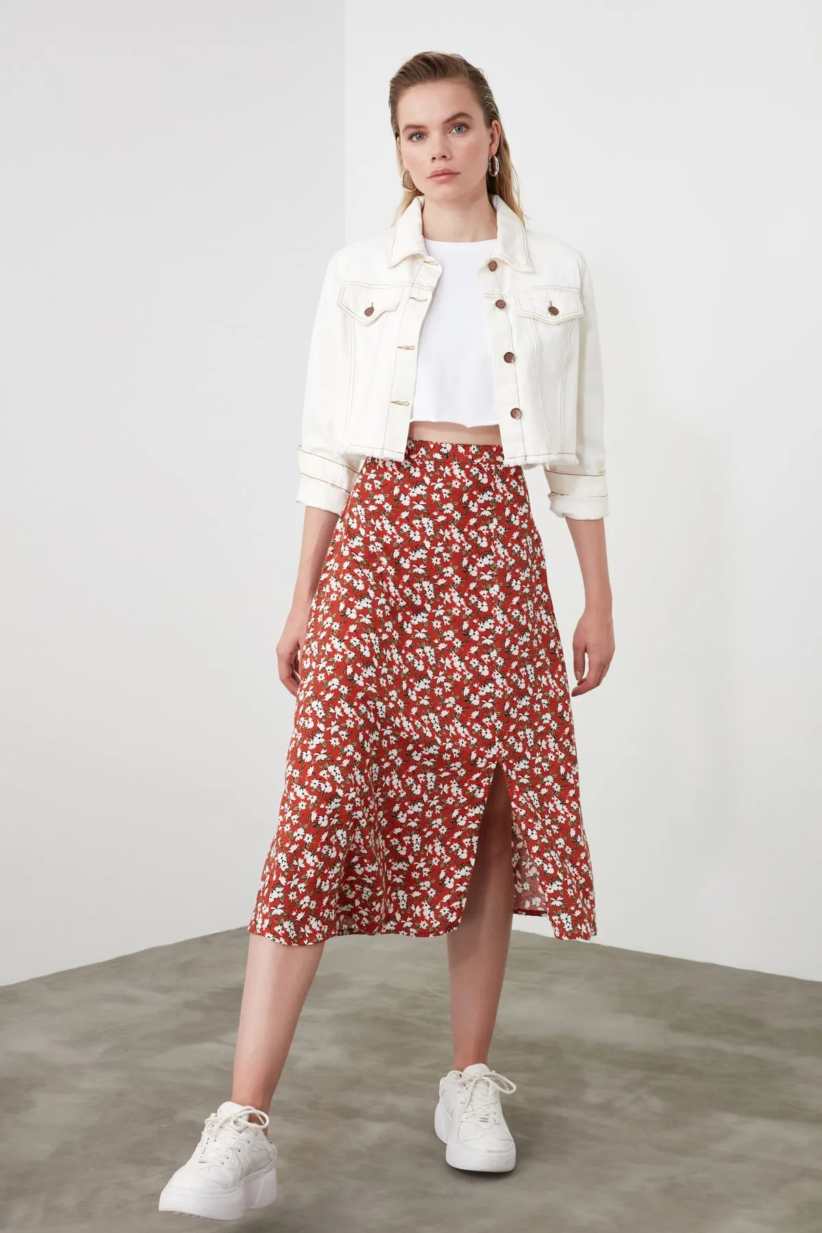 Trendyol Collection  Gewebter Midirock aus Viskosestoff mit Blumenmuster und Fliesenschlitzen TWOSS20ET0230