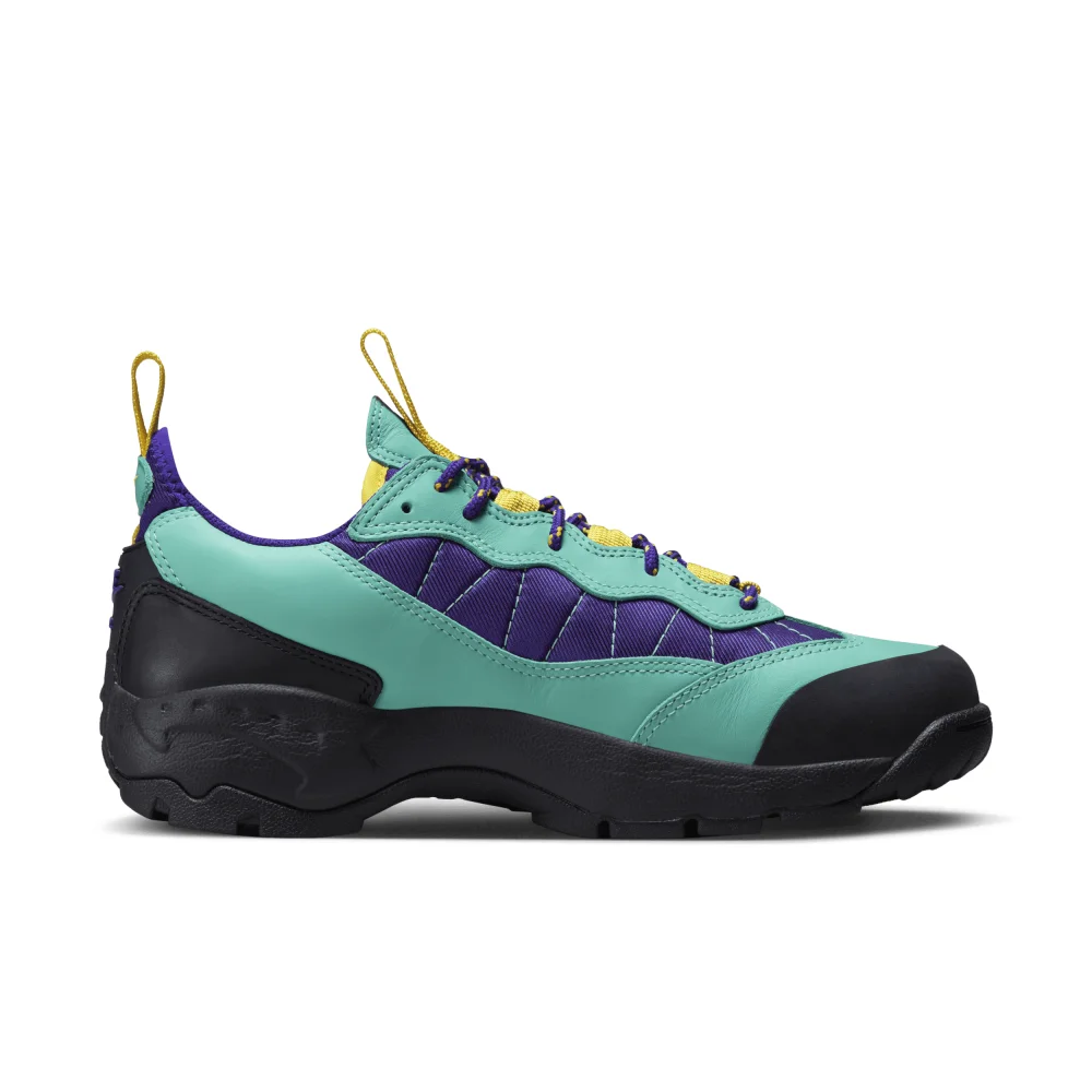 Nike ACG Air Mada DO9332-300 / grün