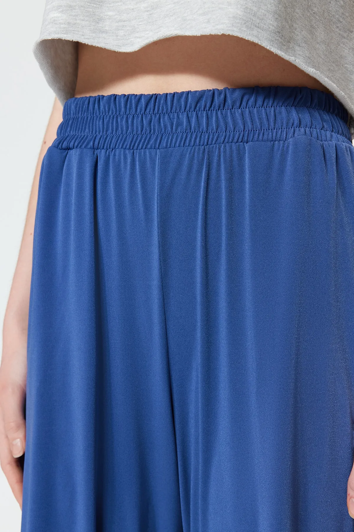 Trendyol Collection  Indigofarbene, dehnbare Strickhose mit weitem Bein und hoher Taille TWOSS23PL00129