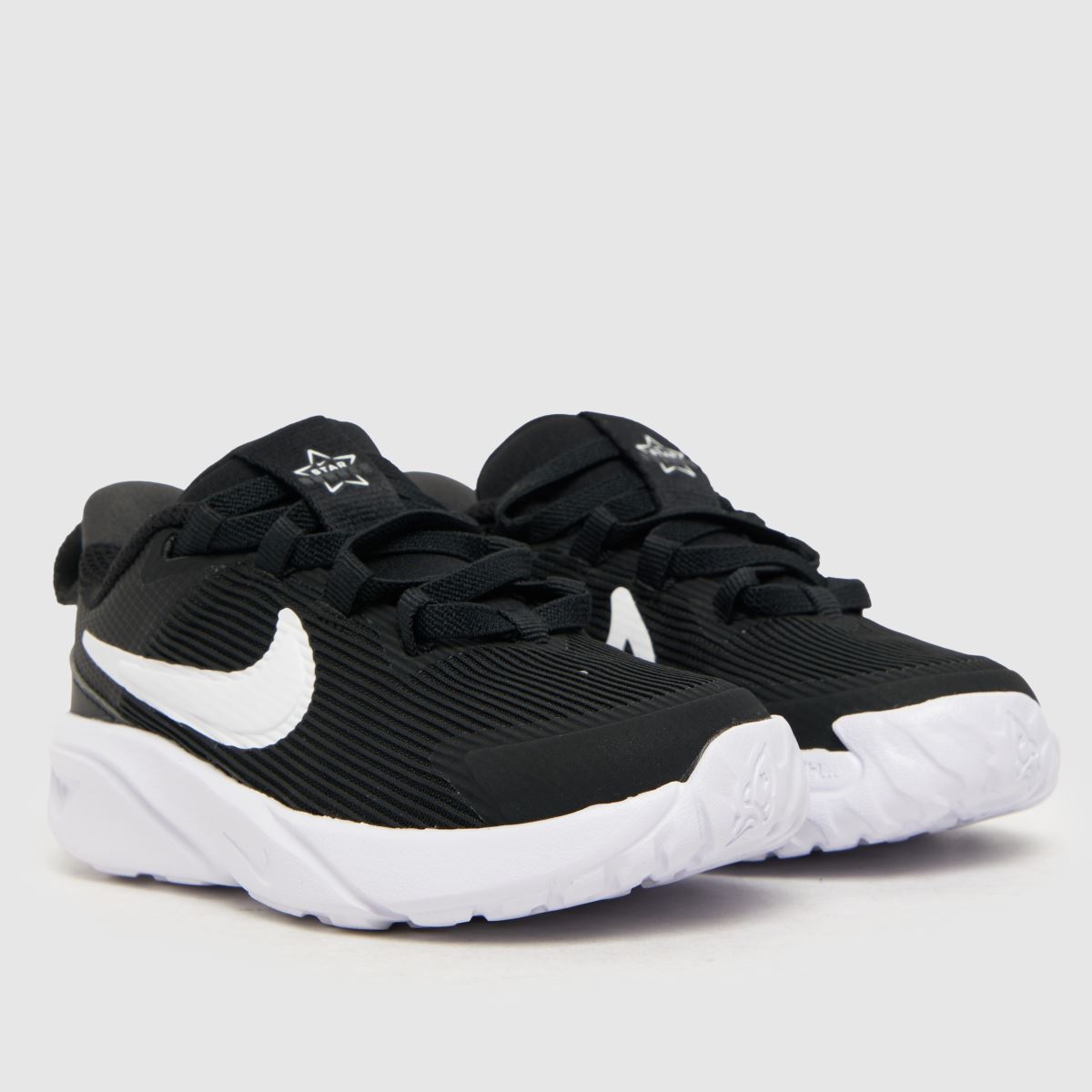 Nike svarta och vita Star Runner 4 småbarnsskor
