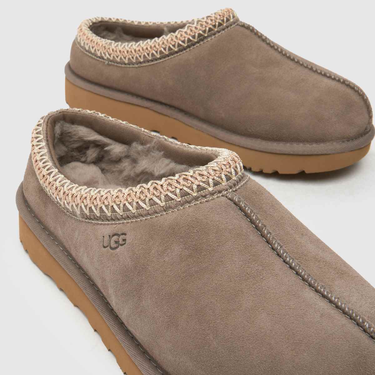 Copati UGG Tasman v dimljenem vzorcu