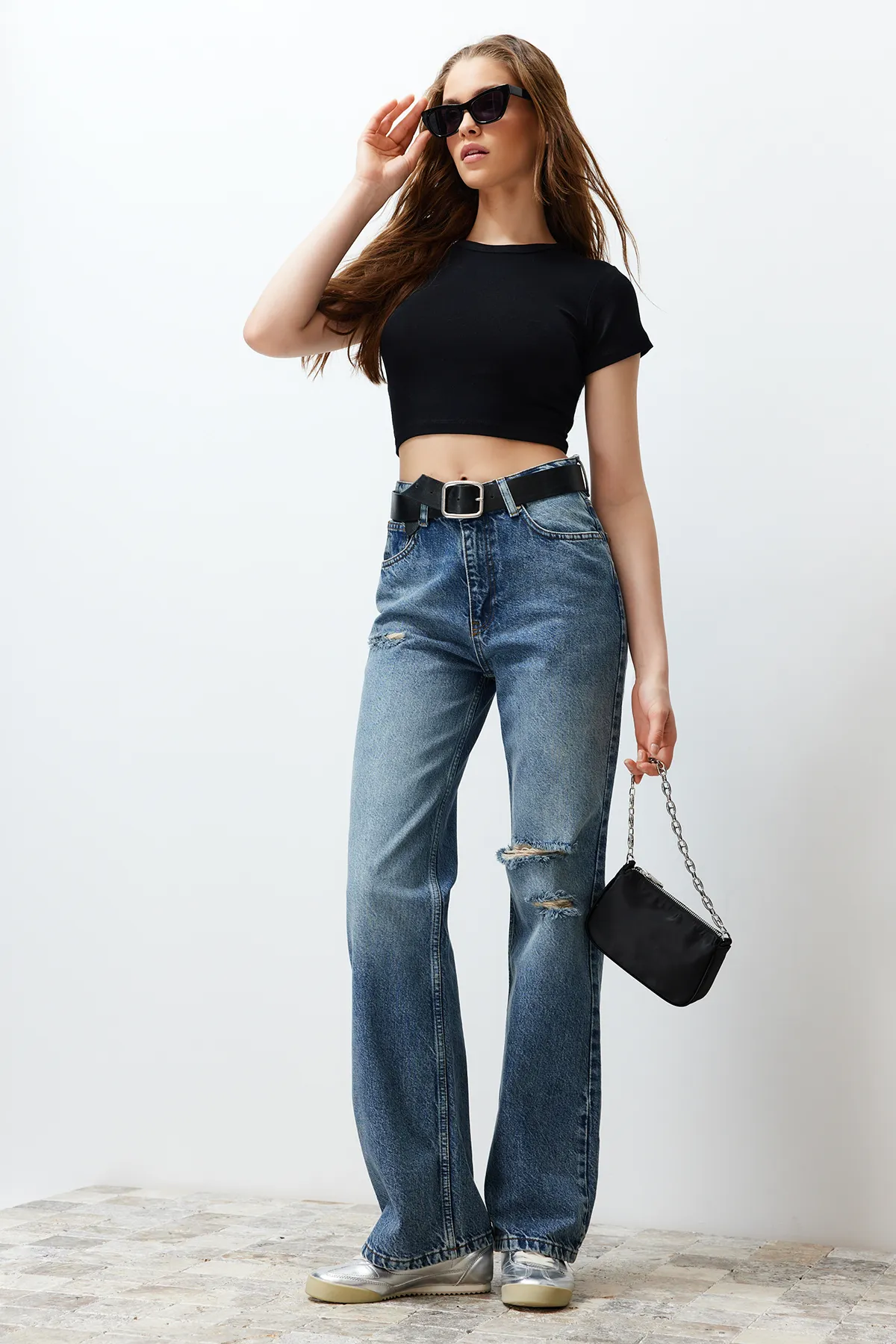 Trendyol Collection  Blaue, nachhaltigere, zerrissene Jeans mit hoher Taille und weitem Bein TWOSS24JE00198