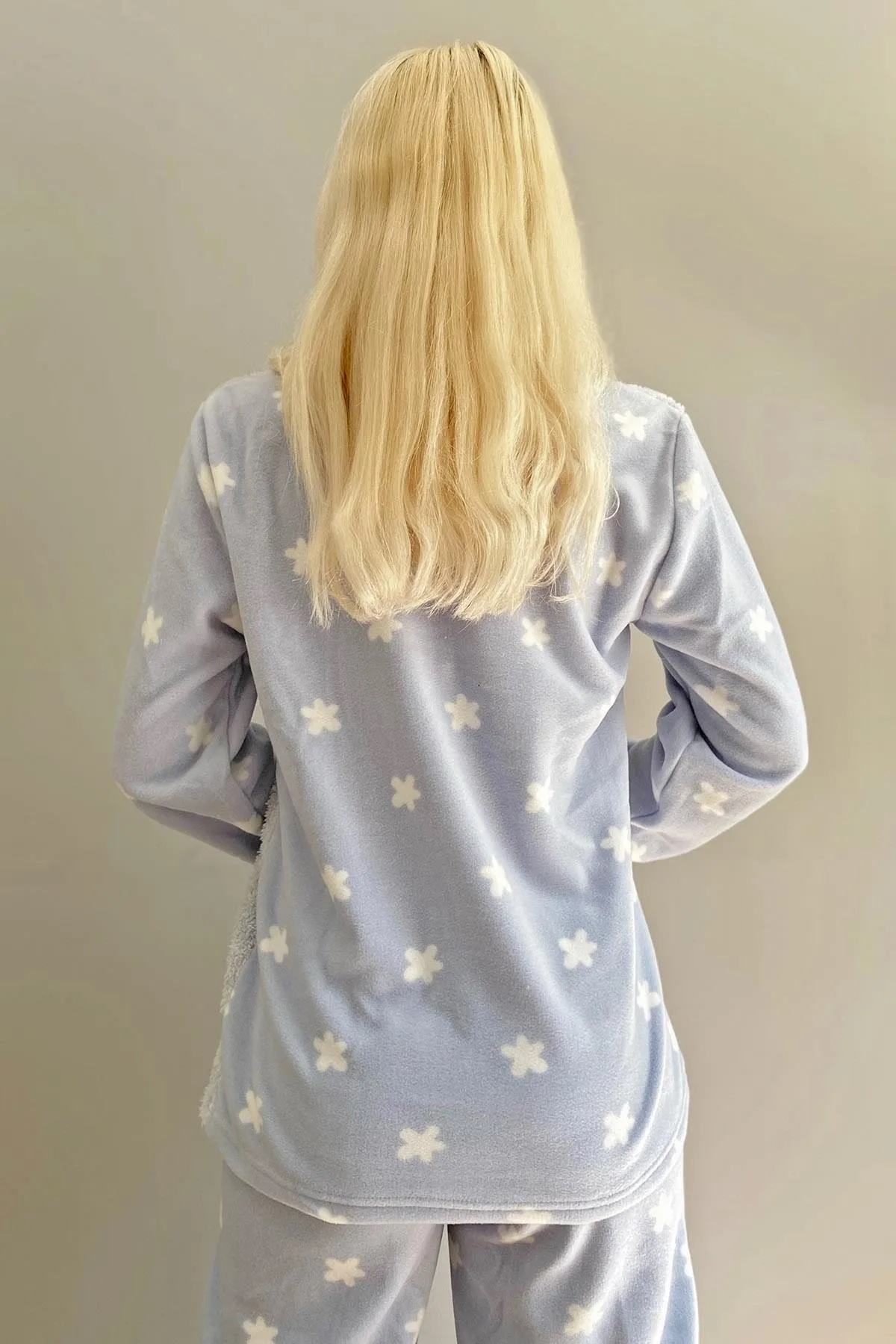 Pijamaevi  Blaues Hello Winter-Pyjama-Set aus gemustertem Plüsch für Damen