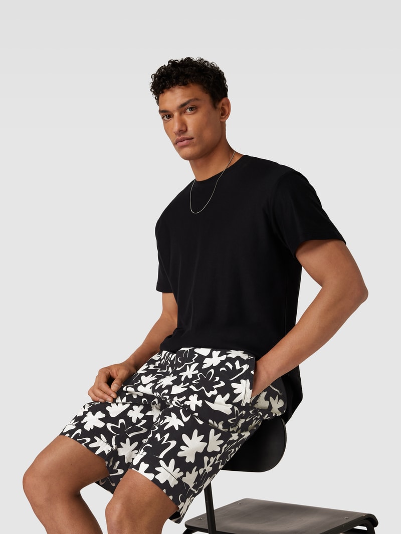 Shorts mit Allover-Muster in schwarz