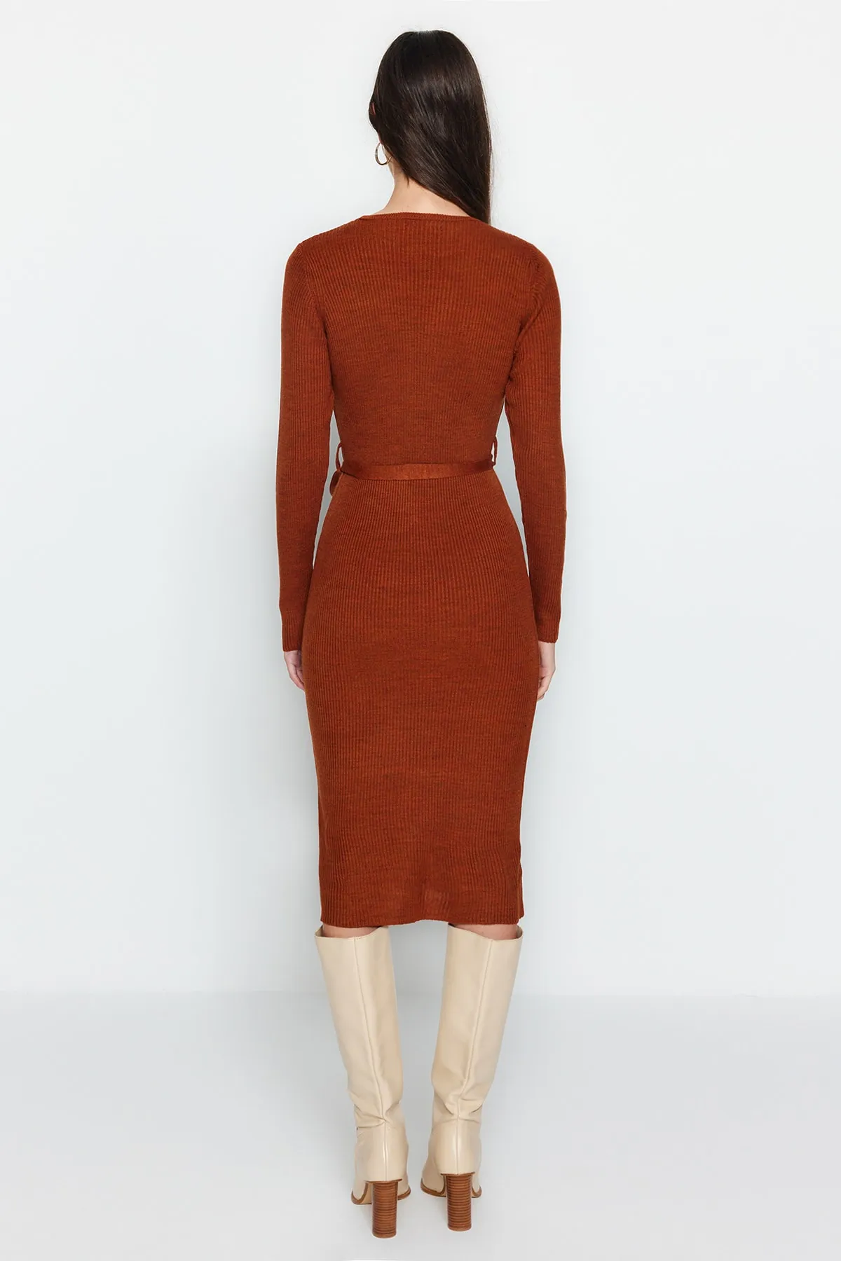 Trendyol Collection  Fliese Midi-Strickkleid mit Gürteldetail TWOAW22EL0009